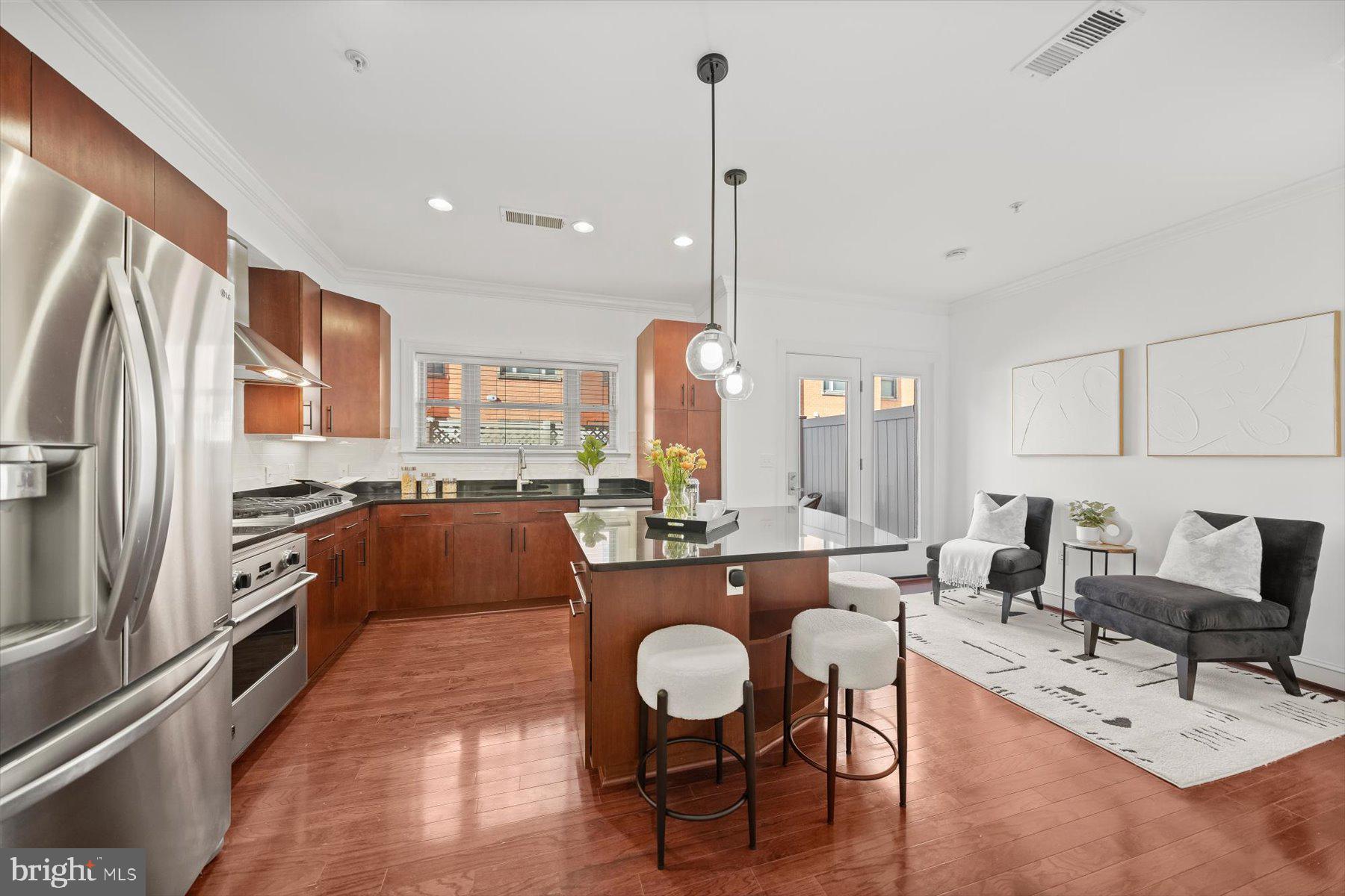 VISTA ON COURTHOUSE - Residential