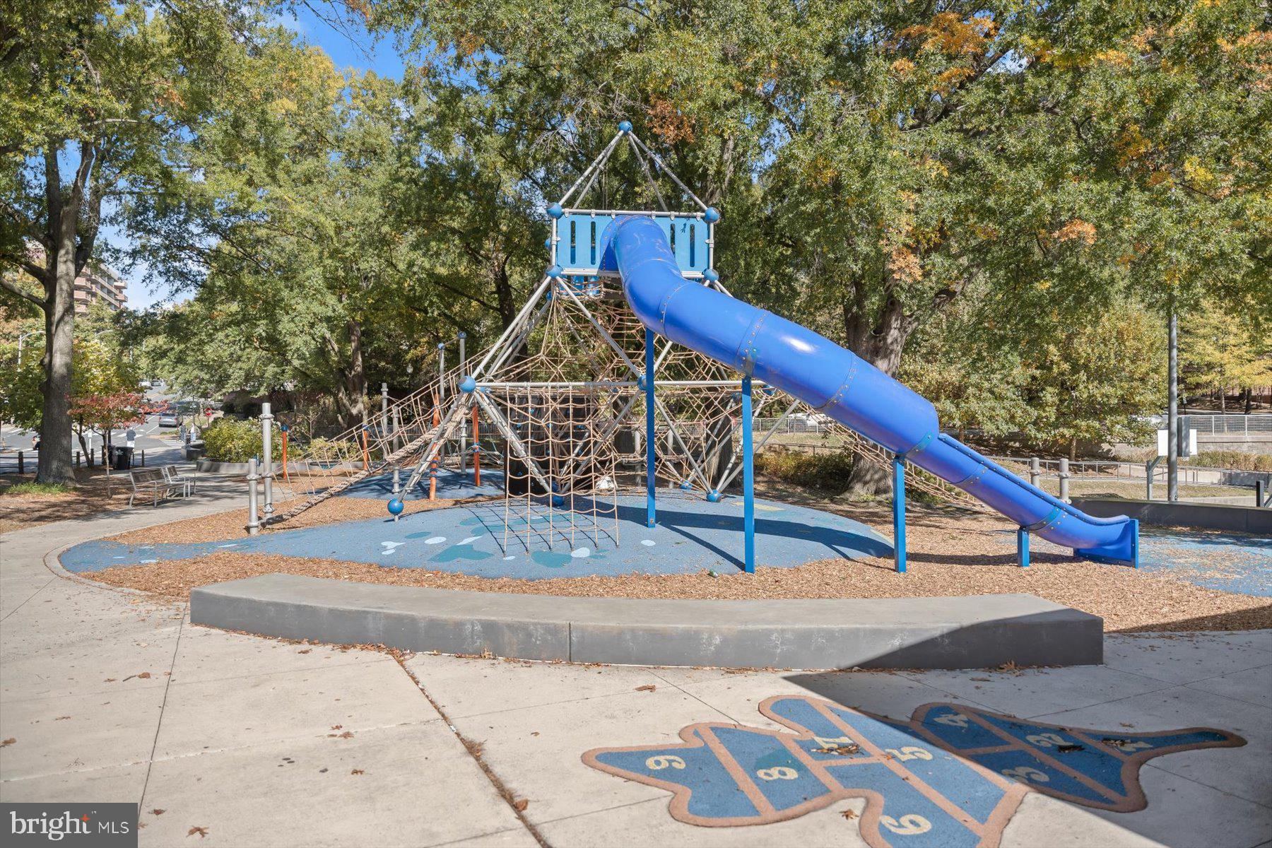 VISTA ON COURTHOUSE - Residential