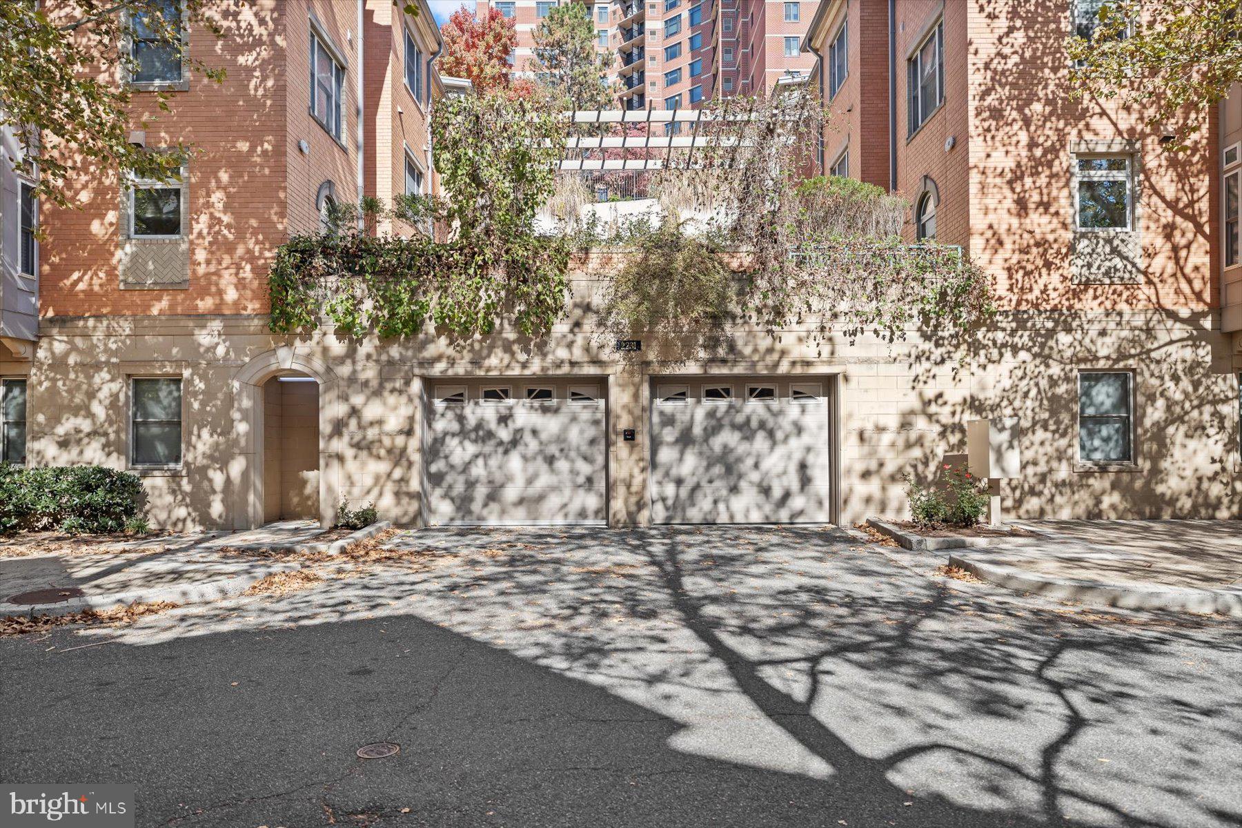 VISTA ON COURTHOUSE - Residential