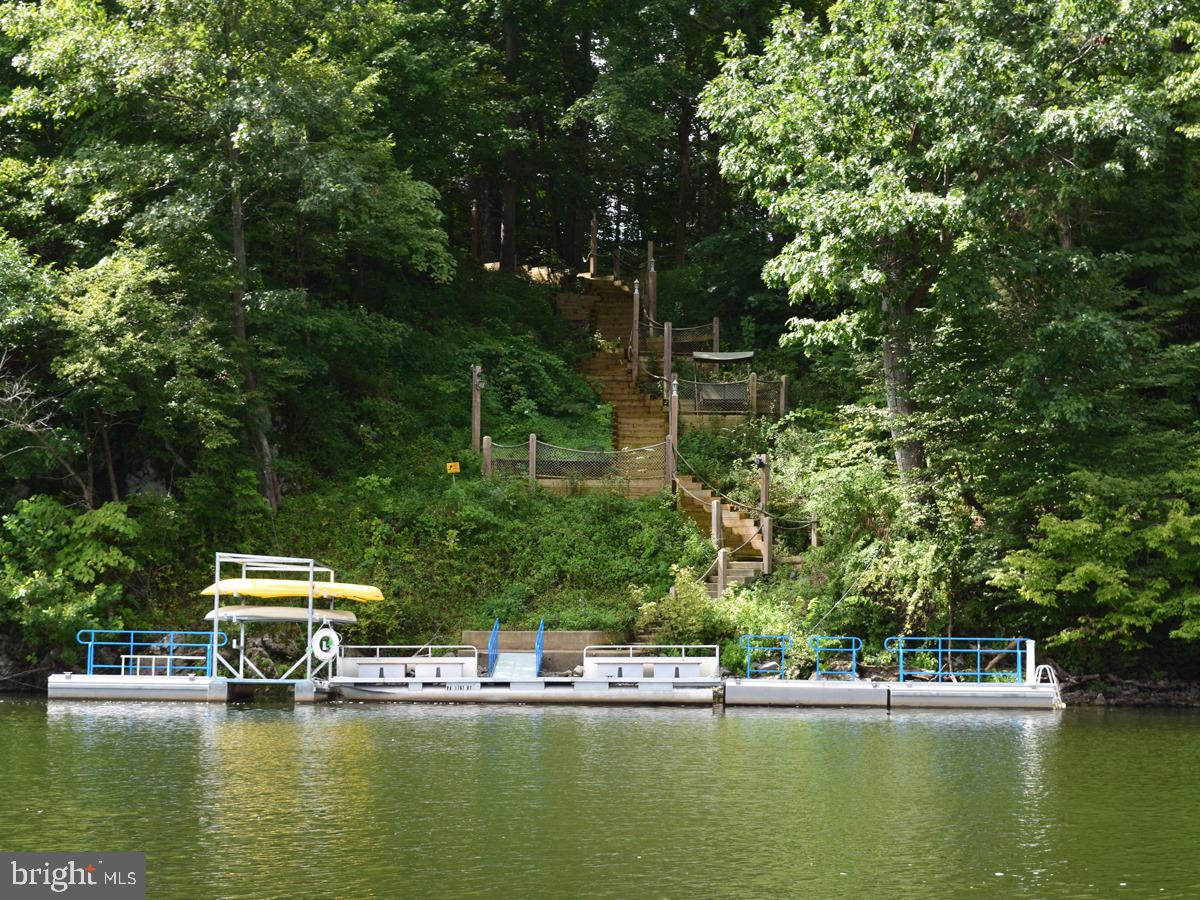 SHEPHERDS COVE - Land