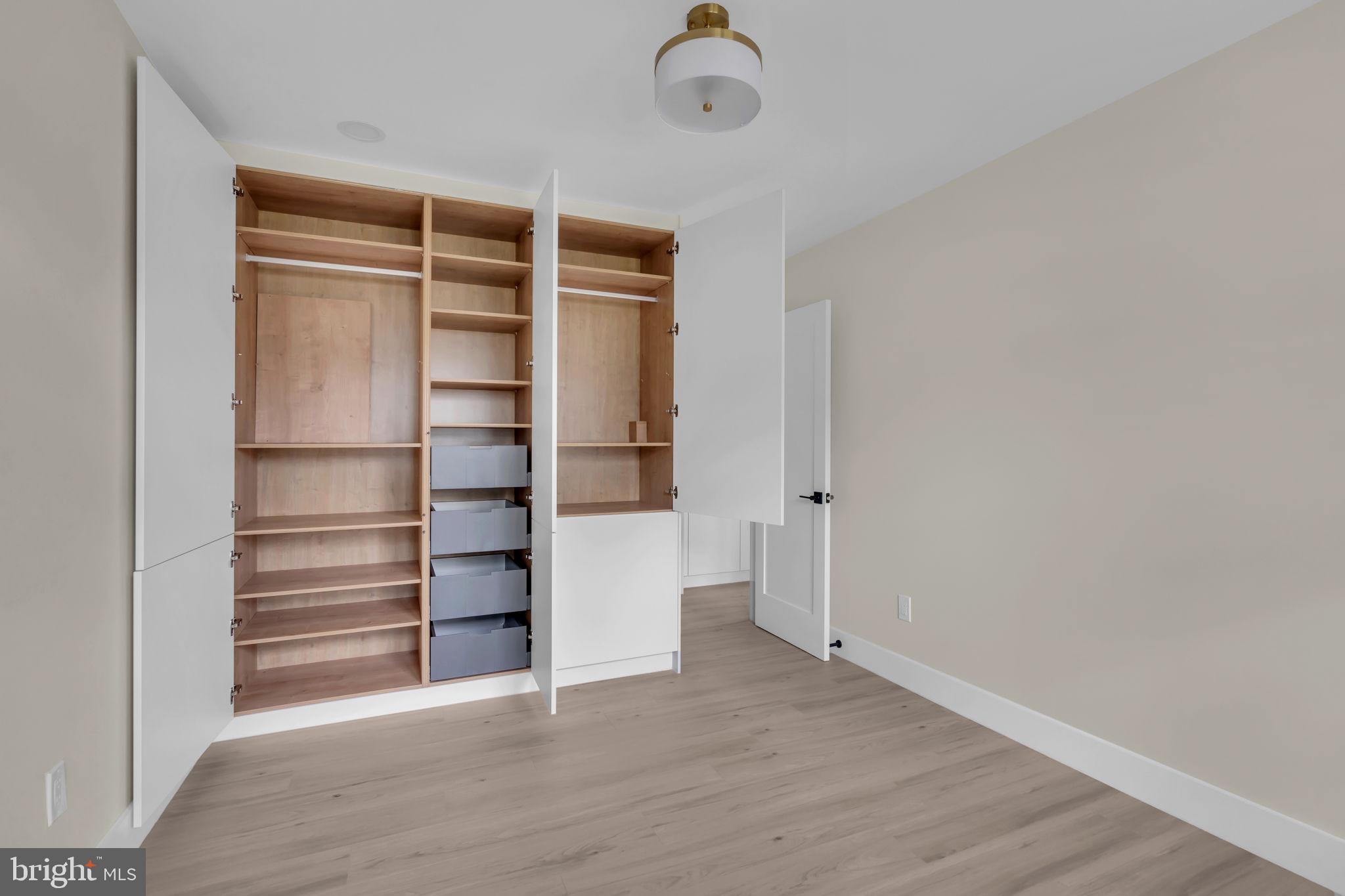 STONEWALL MANOR - Residential