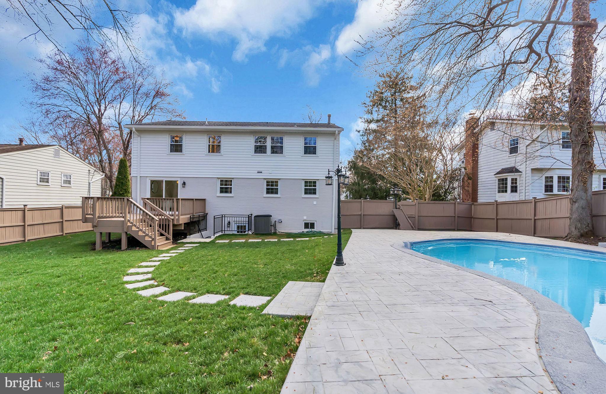 STONEWALL MANOR - Residential