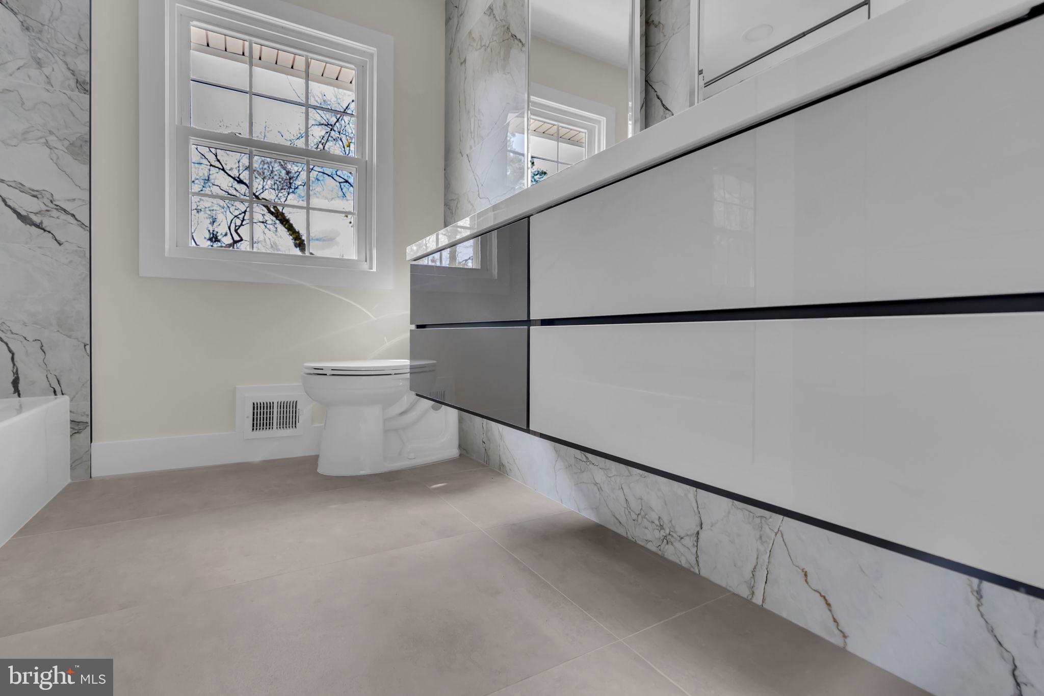 STONEWALL MANOR - Residential