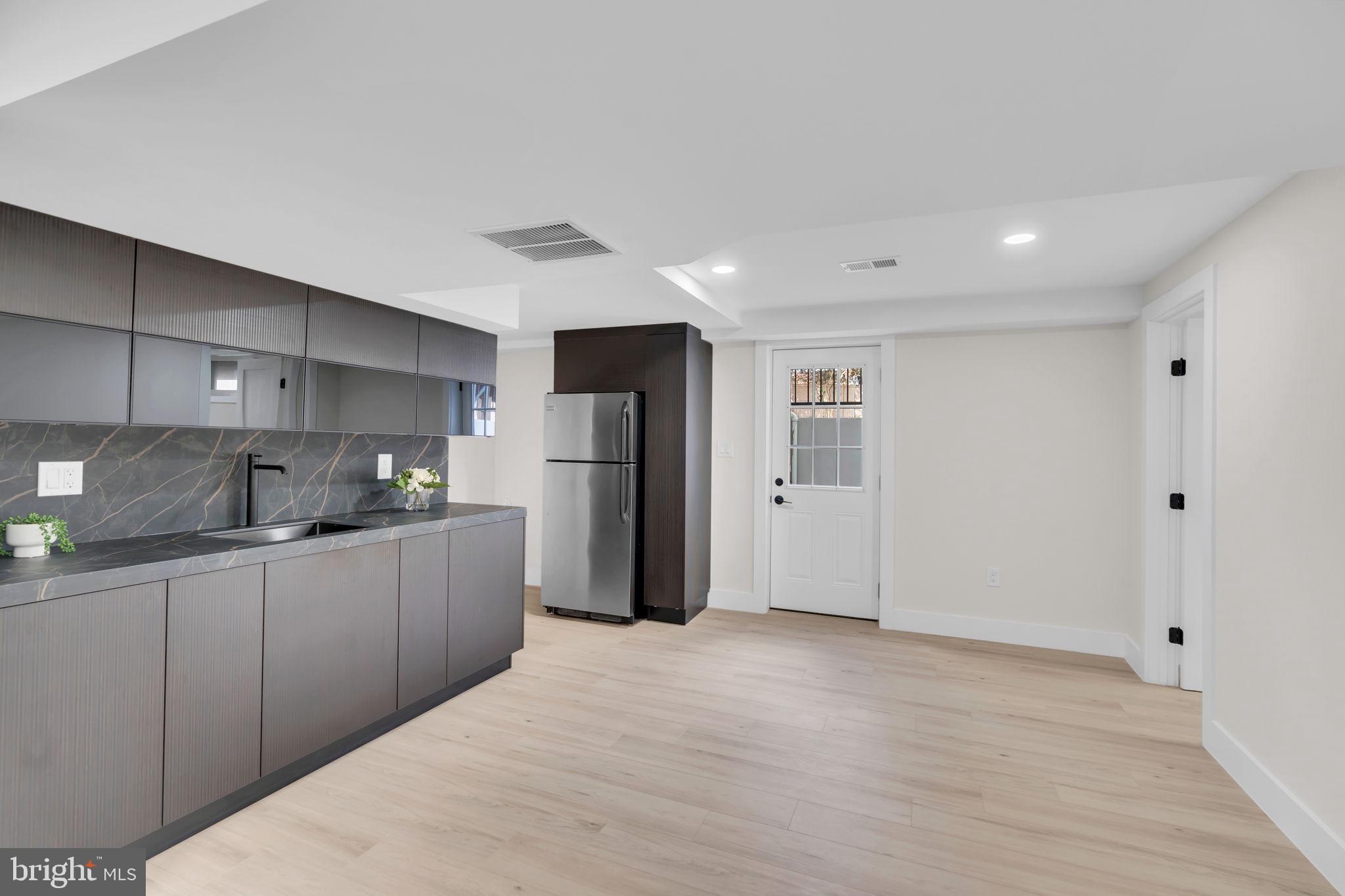 STONEWALL MANOR - Residential