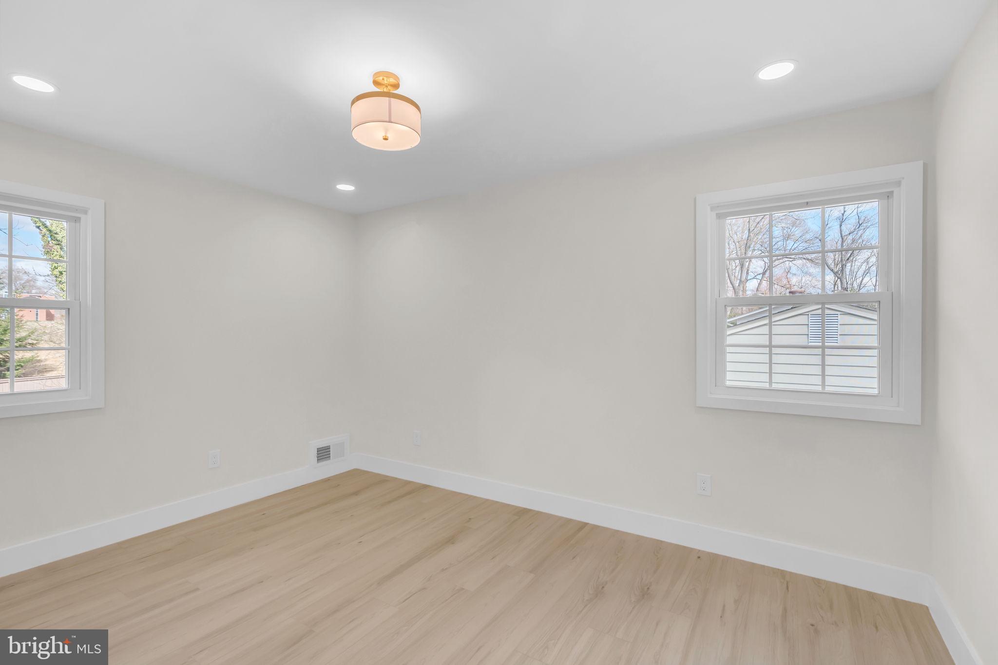 STONEWALL MANOR - Residential