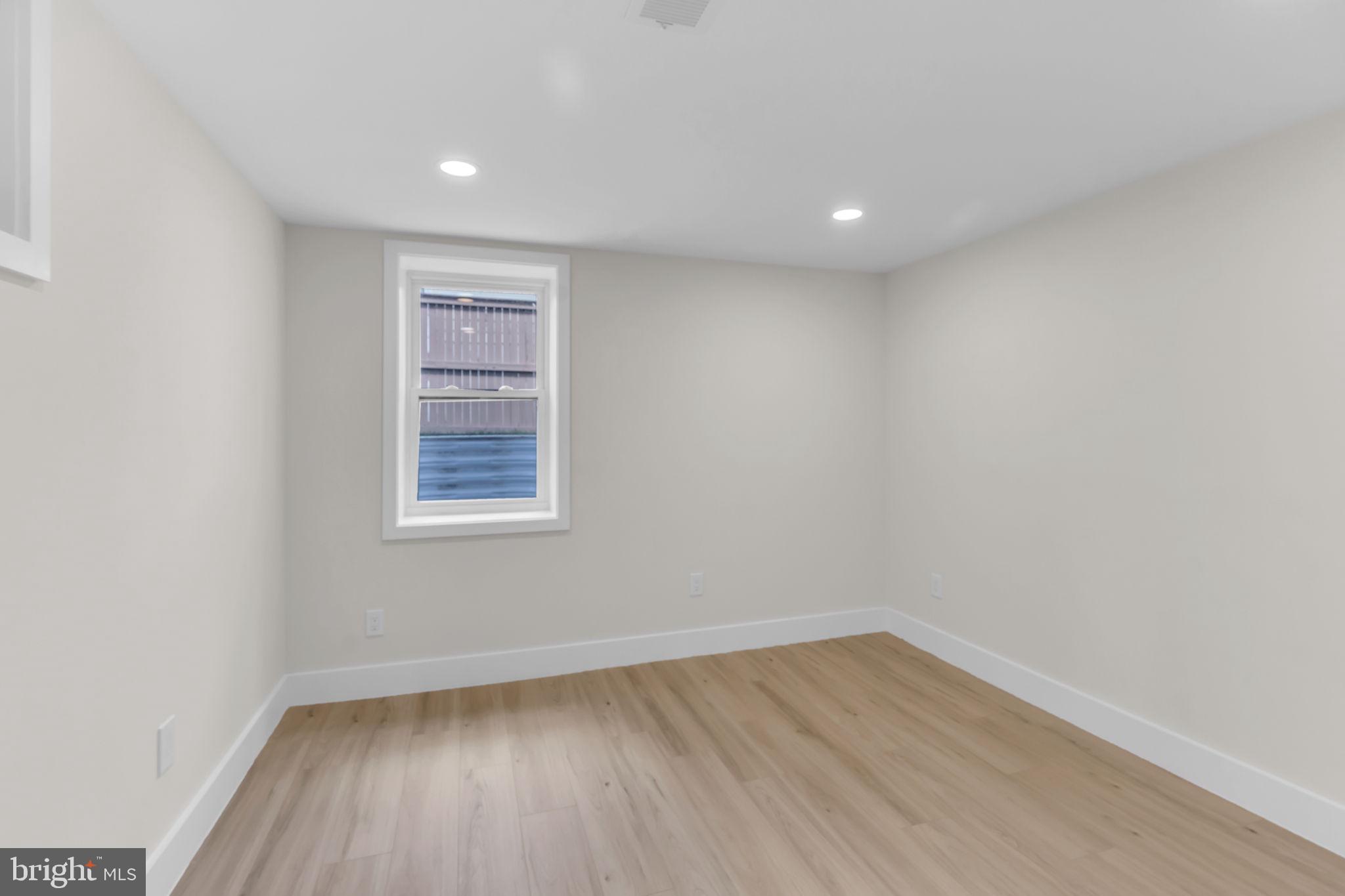 STONEWALL MANOR - Residential