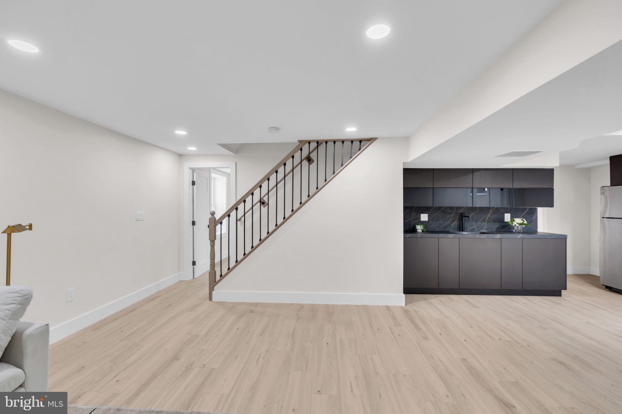 STONEWALL MANOR - Residential