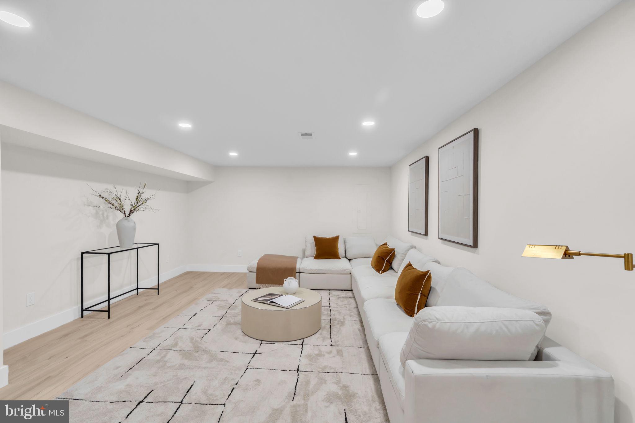 STONEWALL MANOR - Residential