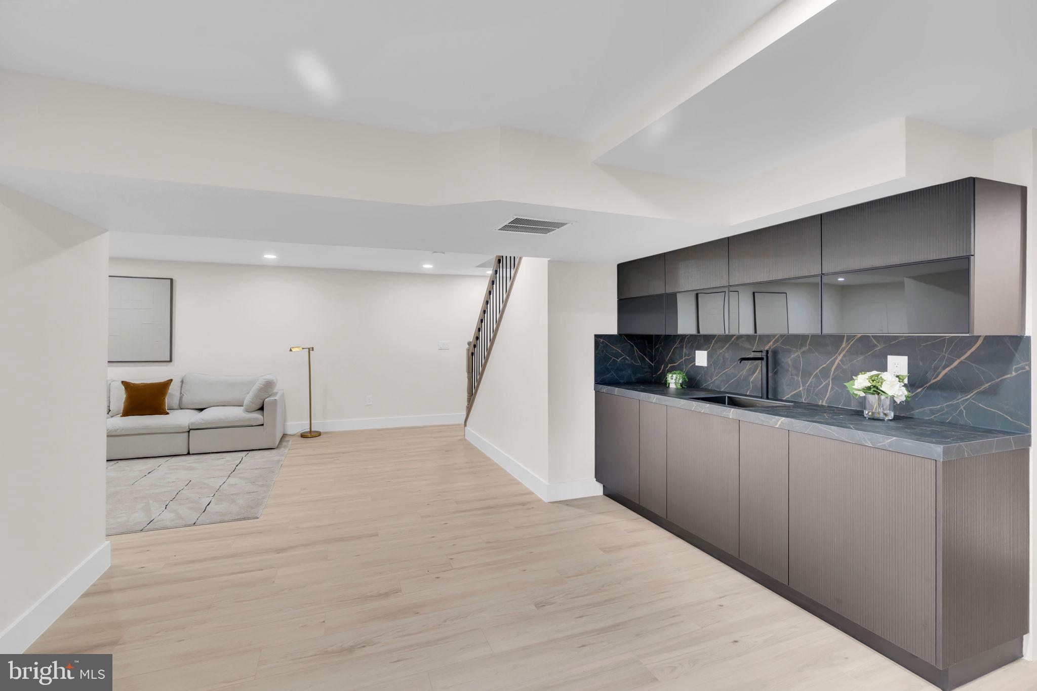 STONEWALL MANOR - Residential