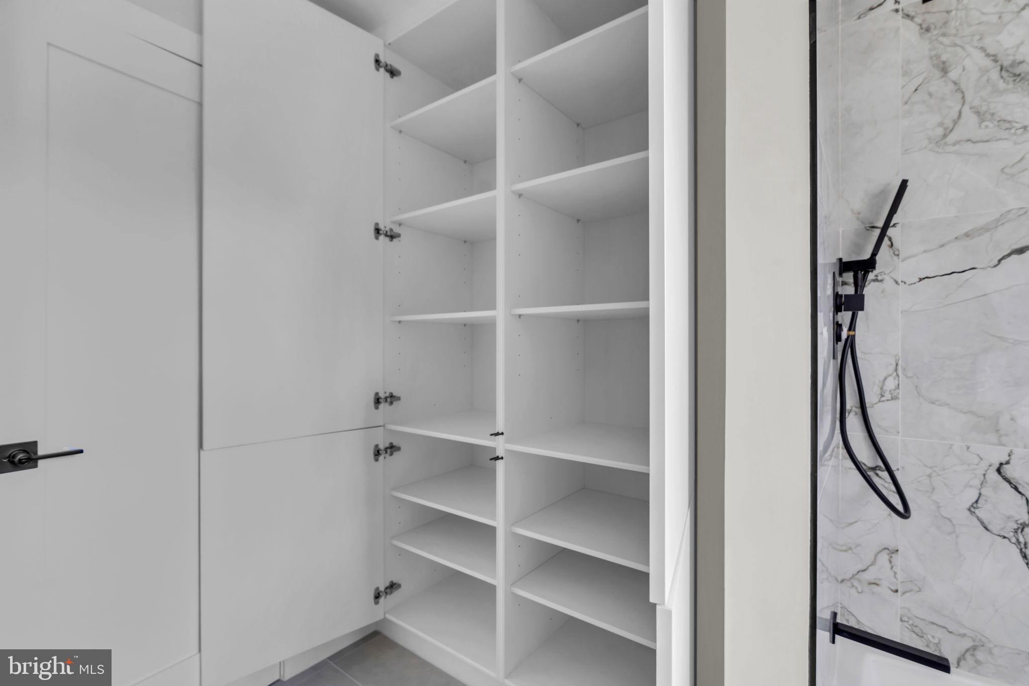 STONEWALL MANOR - Residential