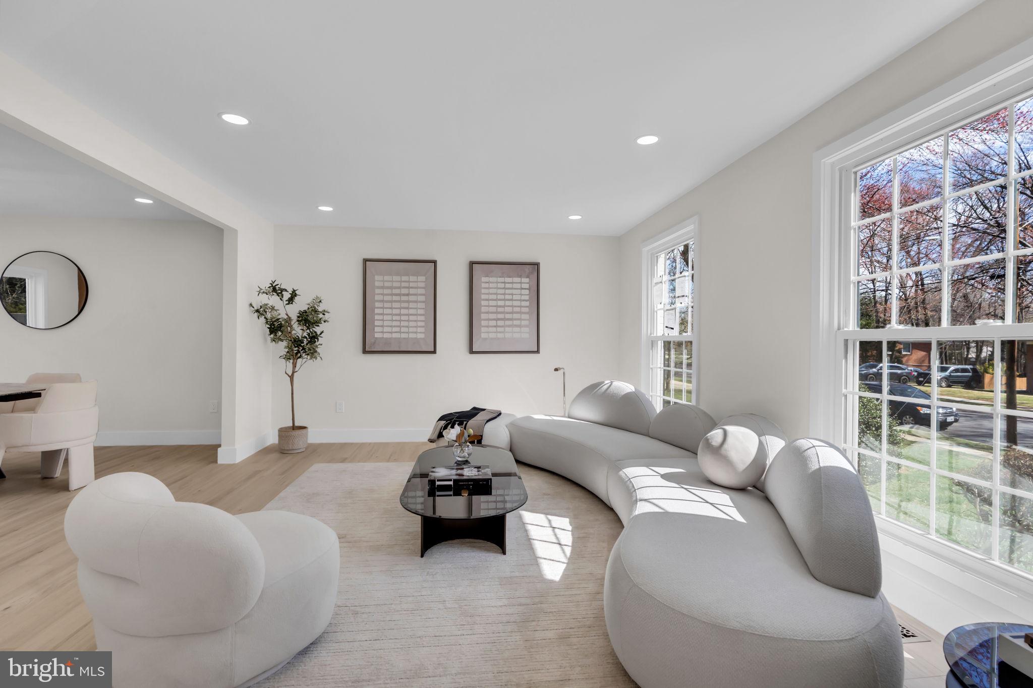 STONEWALL MANOR - Residential