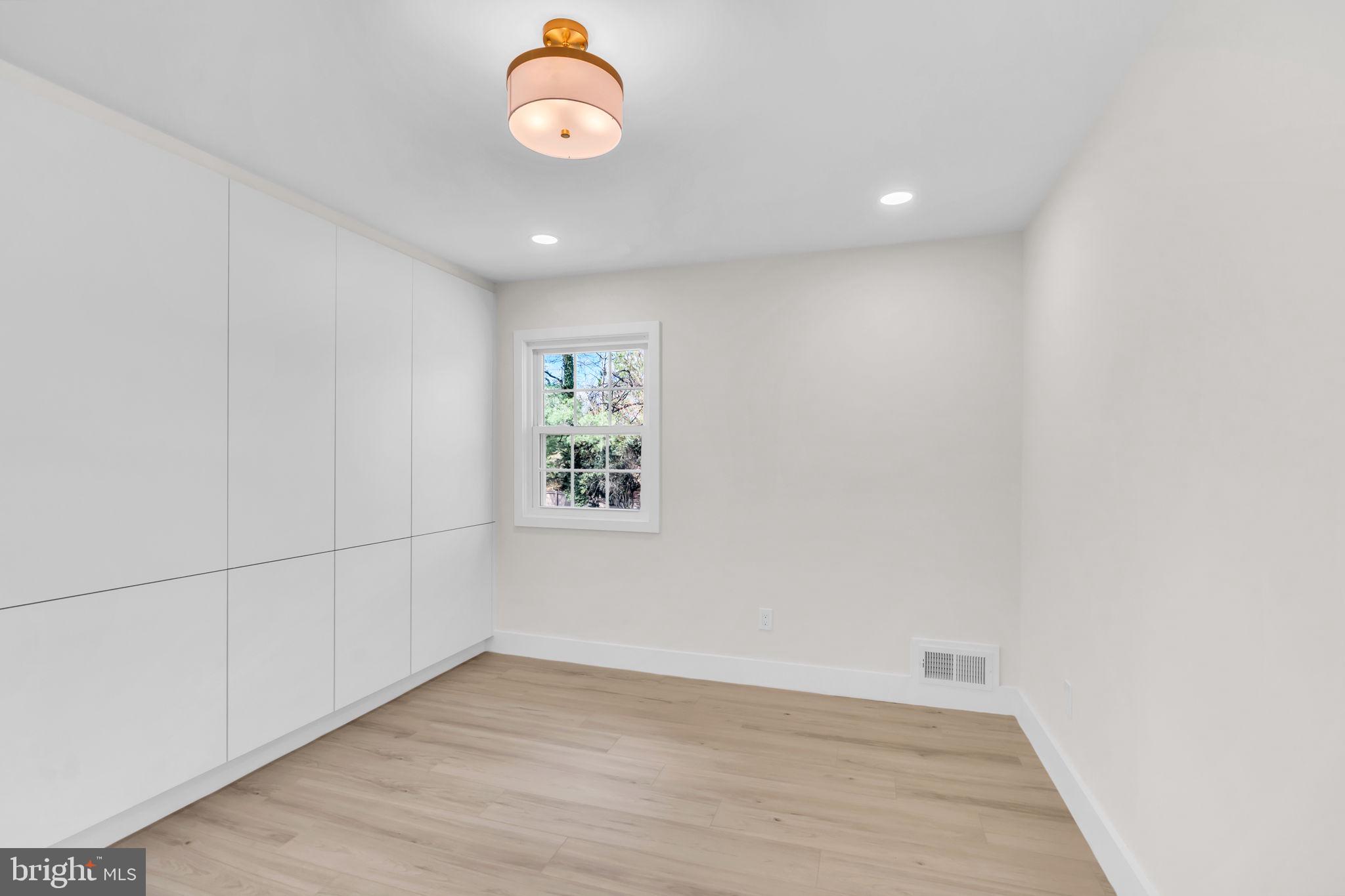 STONEWALL MANOR - Residential