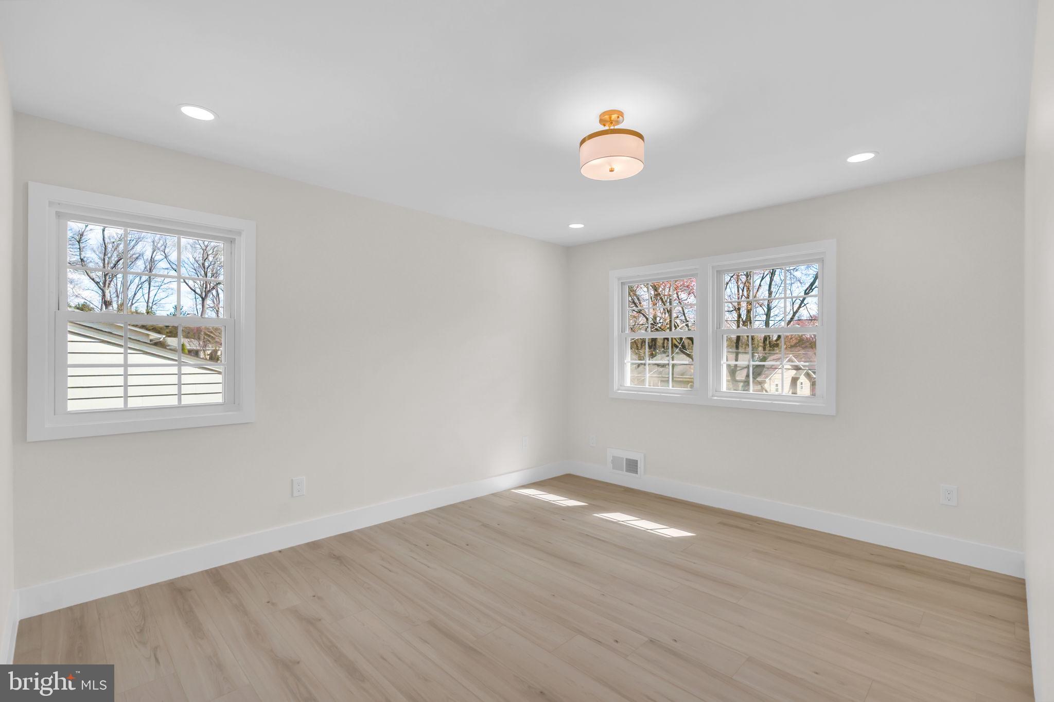 STONEWALL MANOR - Residential