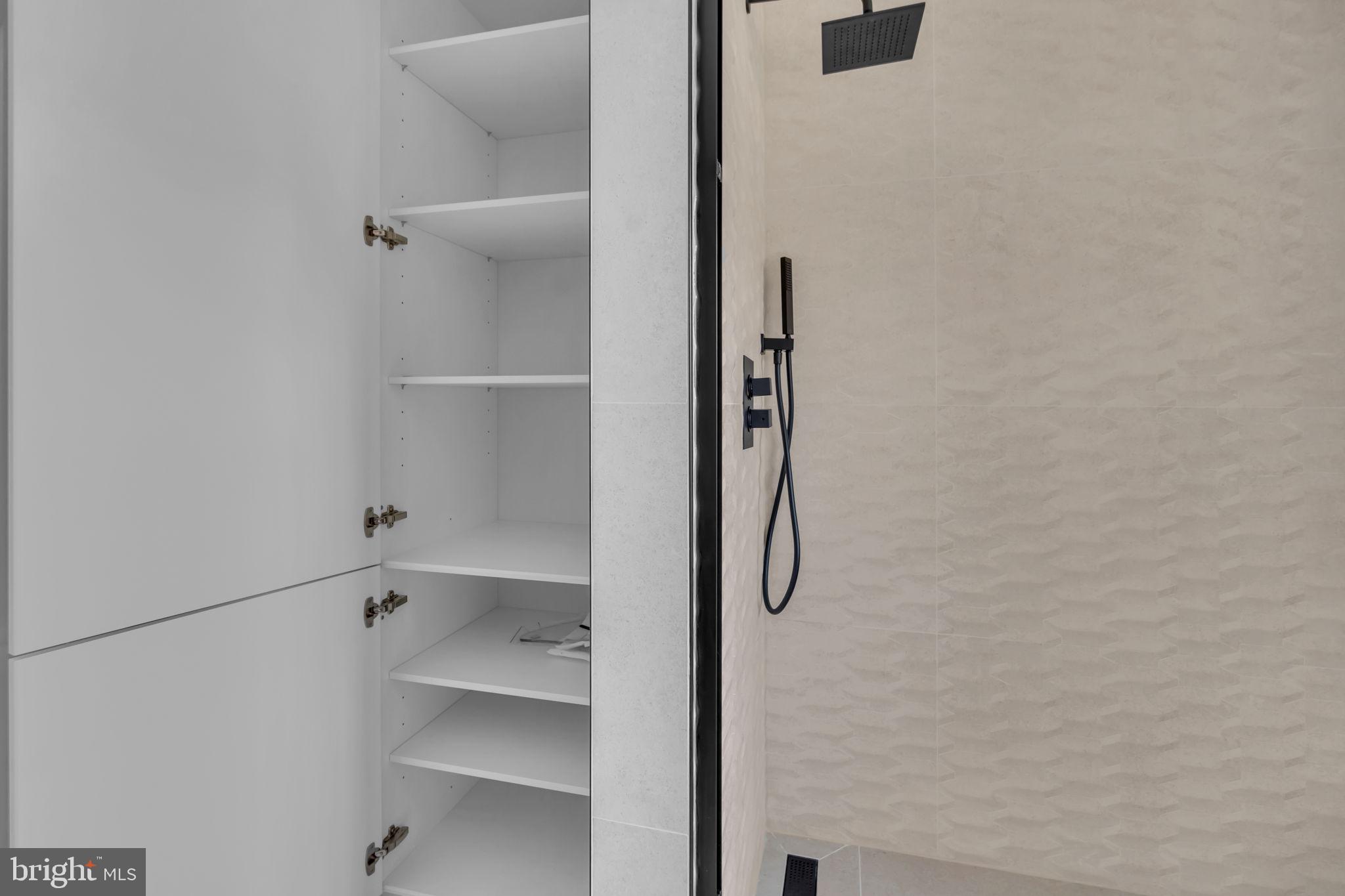 STONEWALL MANOR - Residential