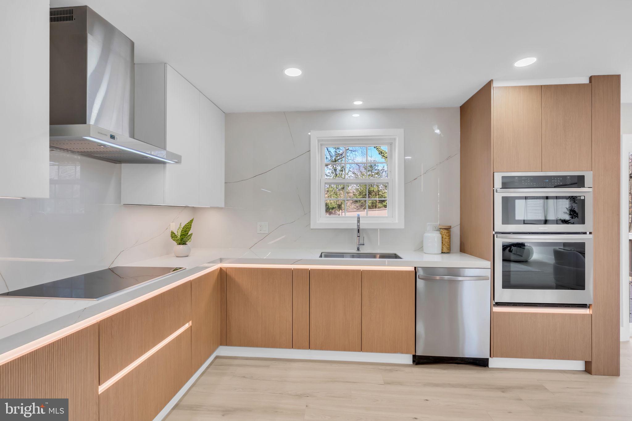 STONEWALL MANOR - Residential