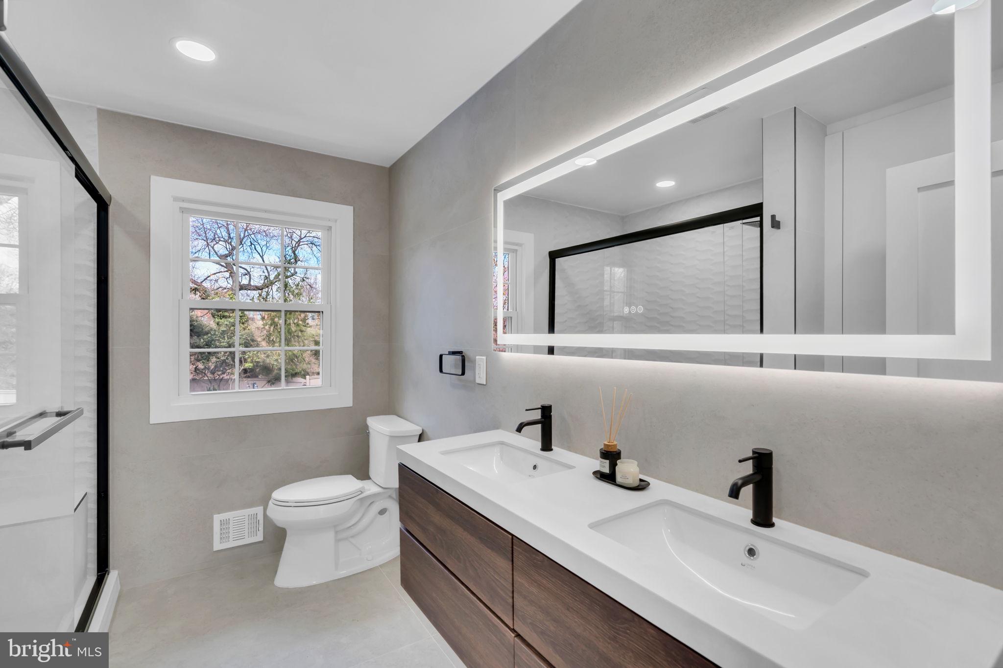 STONEWALL MANOR - Residential