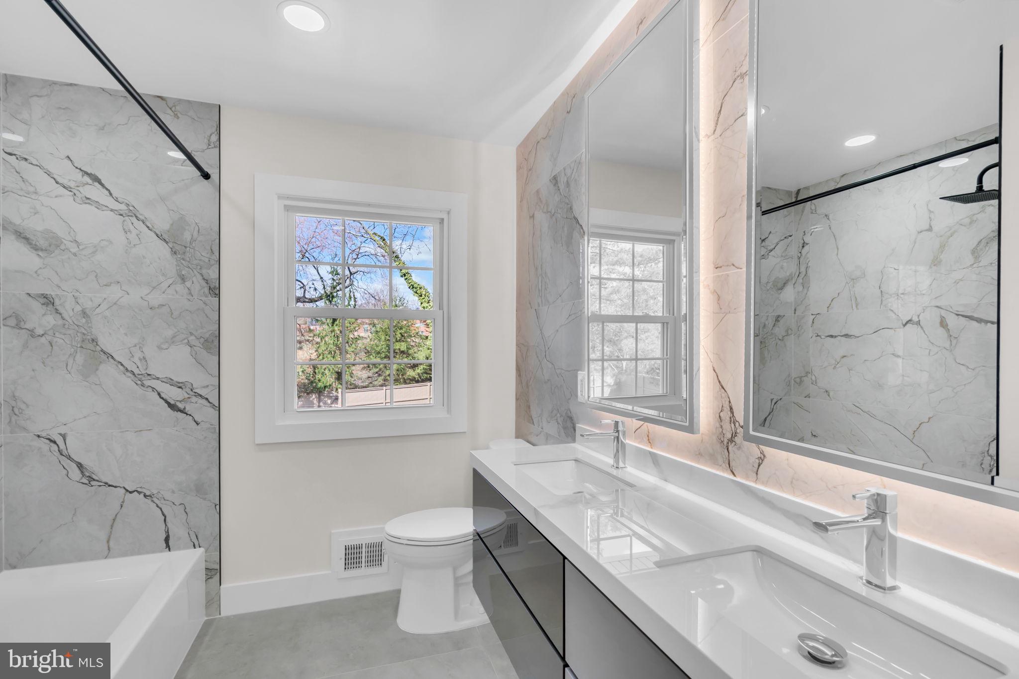 STONEWALL MANOR - Residential