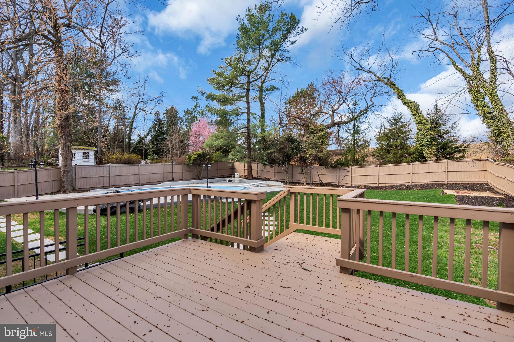 STONEWALL MANOR - Residential