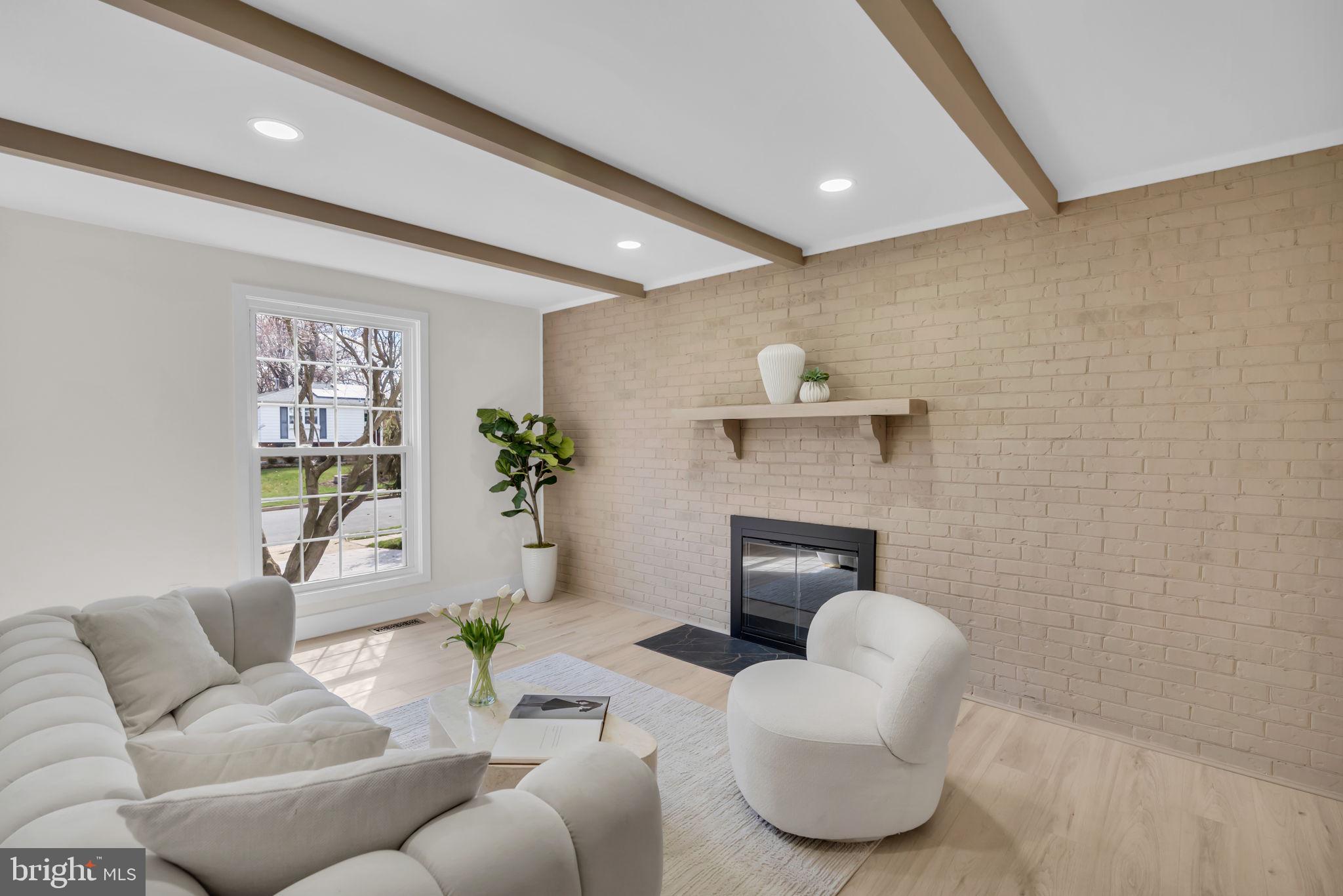 STONEWALL MANOR - Residential