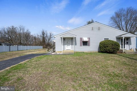 Townhouse For Sale - 121 Lowber Street<br/> Kent County, FREDERICA, DE 19946