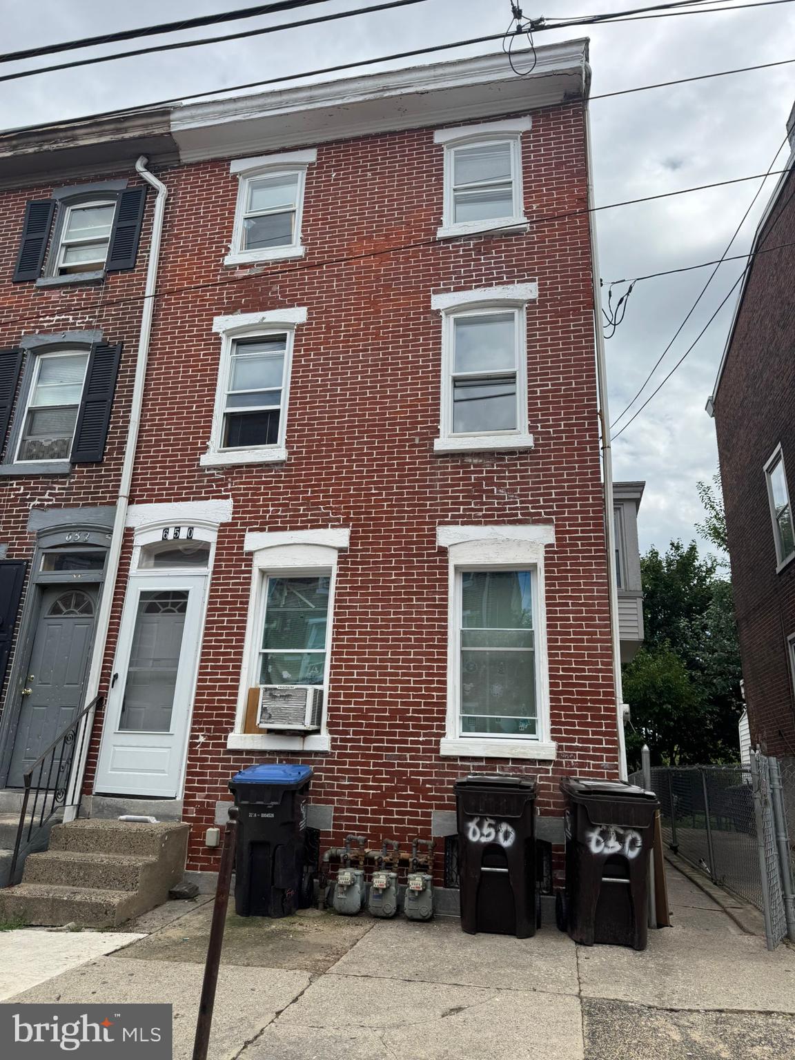 Spacious 3-bedroom, 1-bath unit featuring a bright living area and comfortable bedrooms. The kitchen comes equipped with a refrigerator and oven/range, and the unit includes washer/dryer hook-up for added convenience. A great opportunity for those seeking an affordable and convenient home in Norristown.