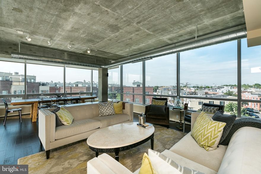 Large corner unit in Silo Point! Two HUGE walls of glass allow sunlight into the open living spaces all day long. 2 Bed / 2.5 Bath. Master bedroom has separate sitting area. Hardwood flooring throughout / granite countertops / stainless appliances. Incredible amenities include 24/7 front desk staff and fitness center / game room / sky lounge / concierge and more!