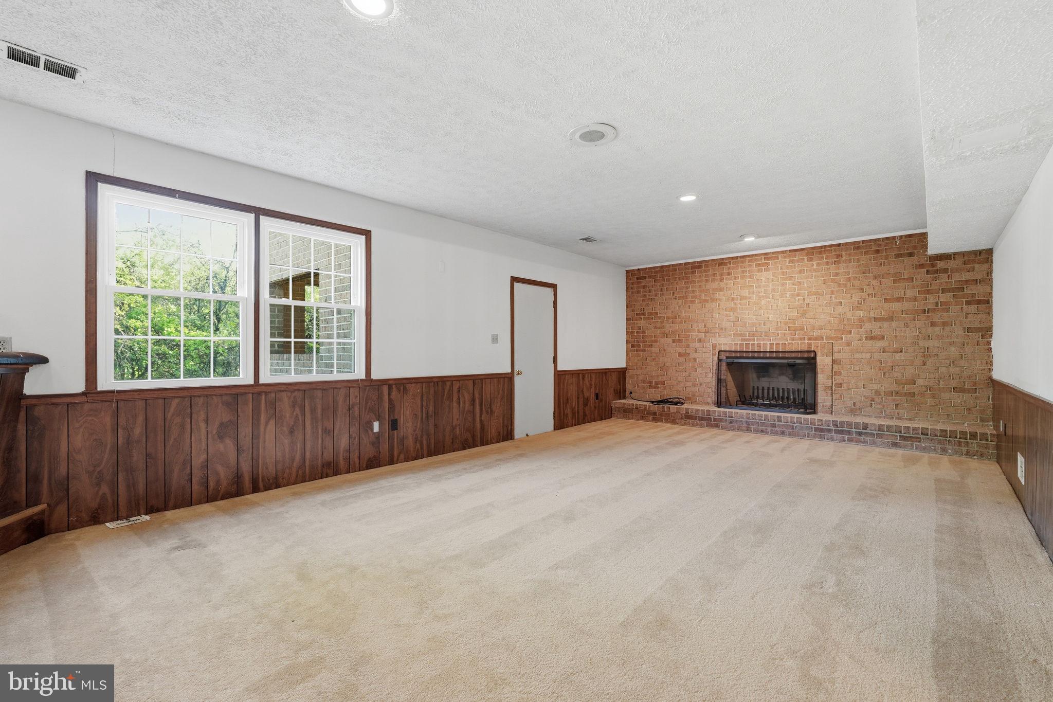 BURTONSVILLE - Residential