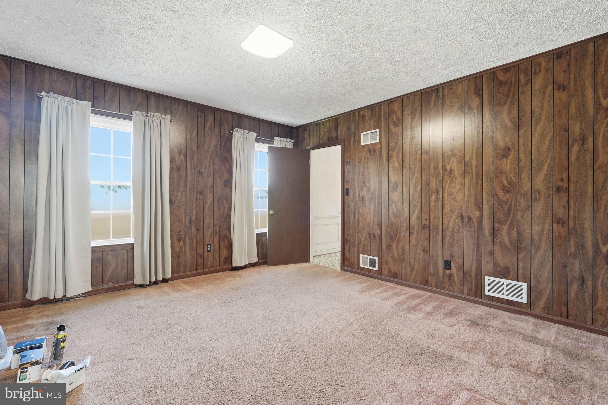 BURTONSVILLE - Residential