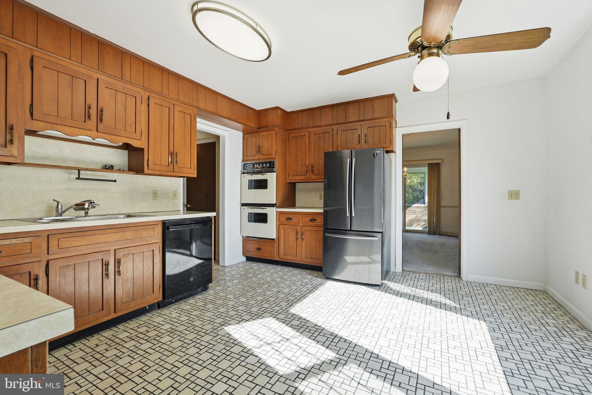 BURTONSVILLE - Residential