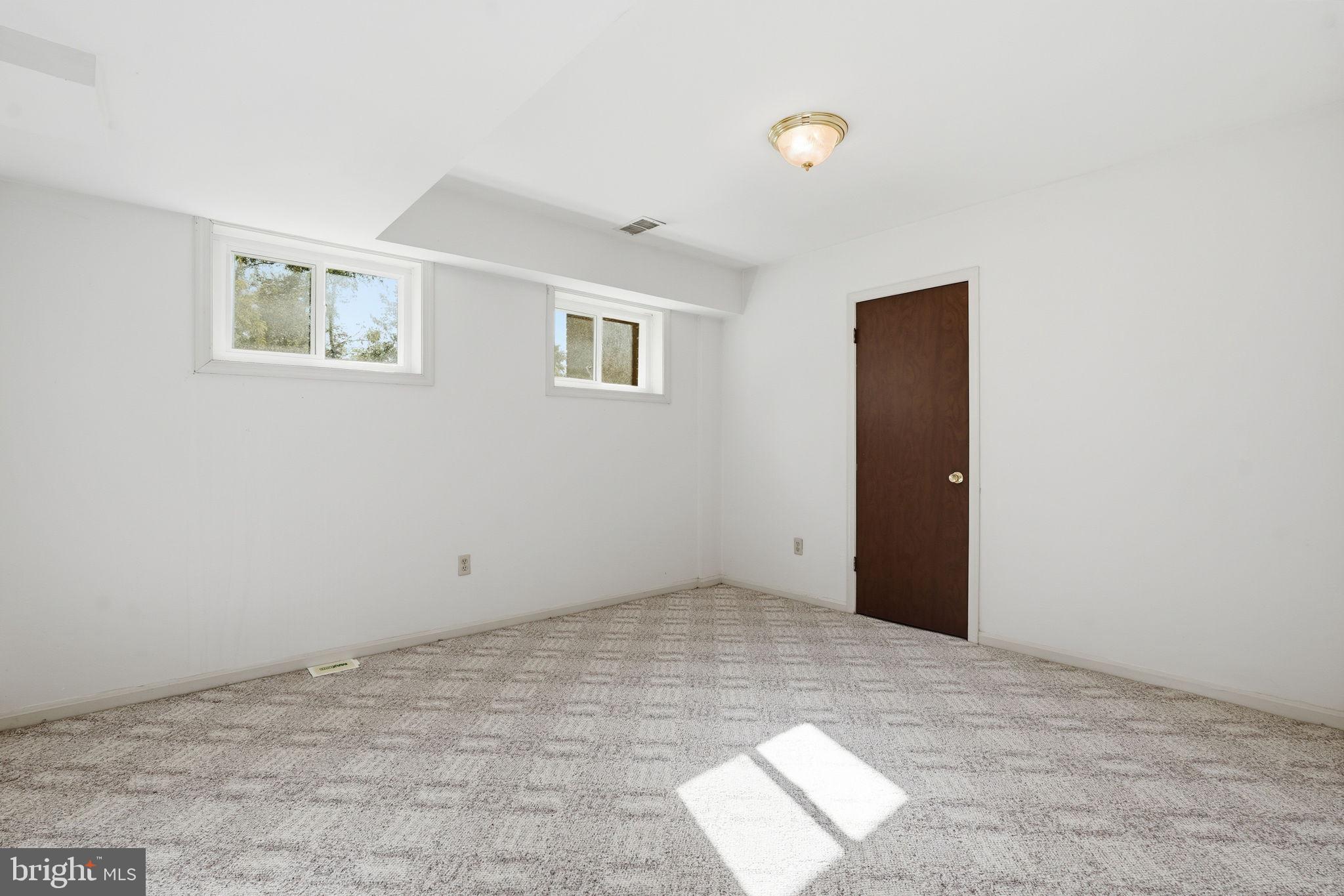 BURTONSVILLE - Residential