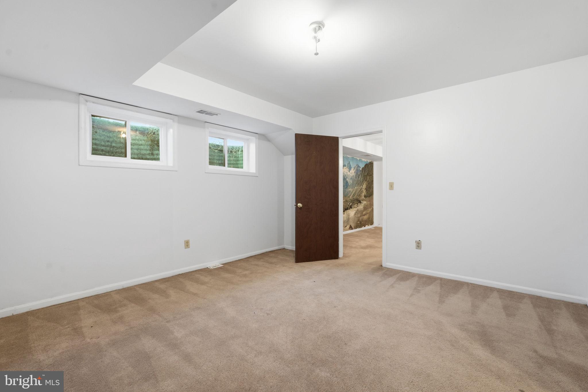 BURTONSVILLE - Residential