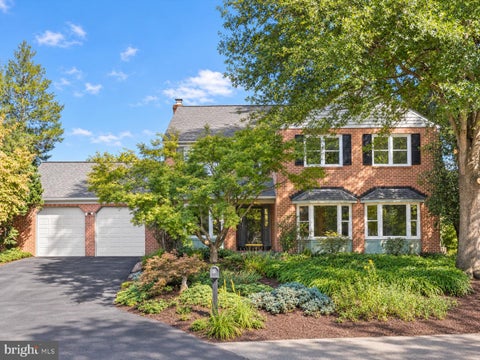 Photo of 17 Royal Dominion Court, BETHESDA, MD 20817 (MLS # MDMC2256816)