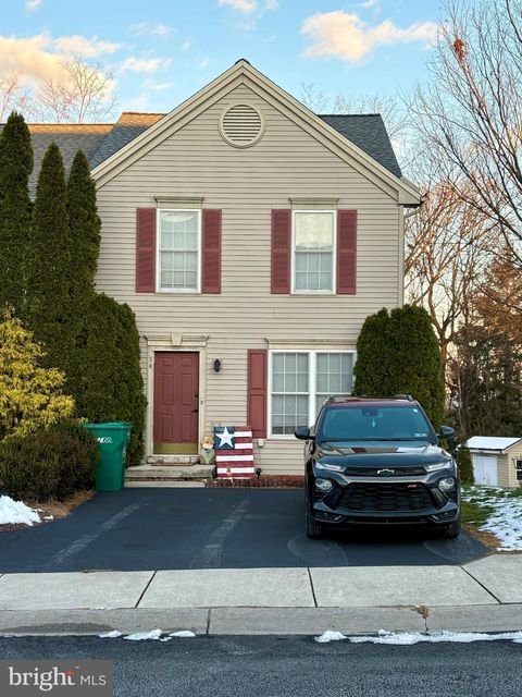 54 WOODMYRE LANE ENOLA PA 17025