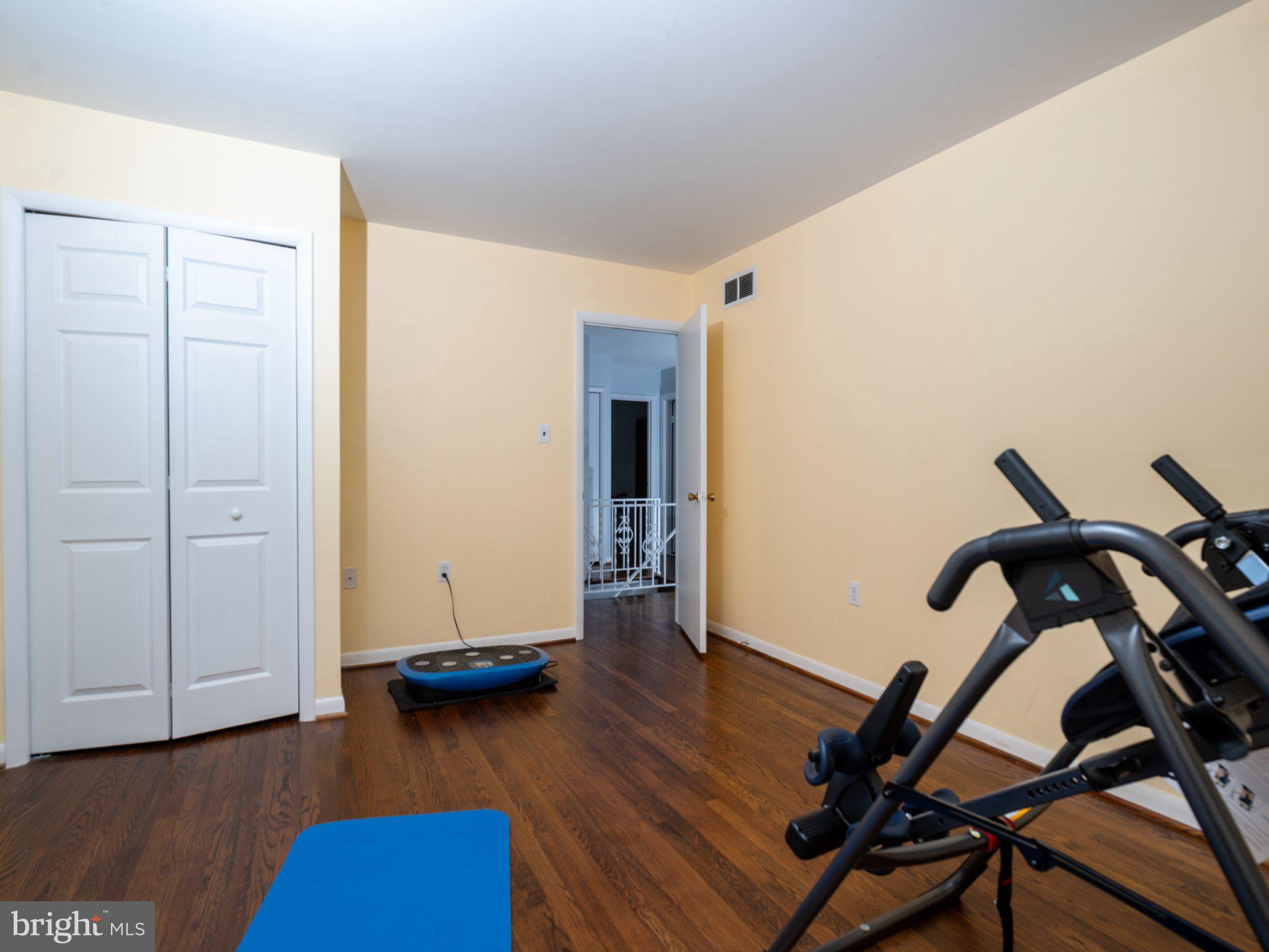 TALL OAKS - Residential