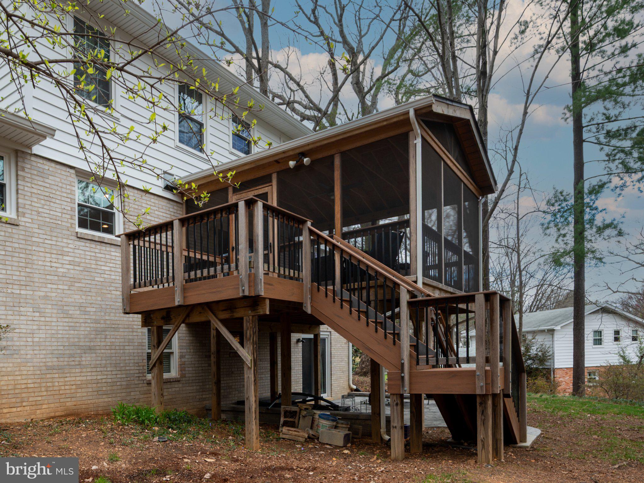 TALL OAKS - Residential