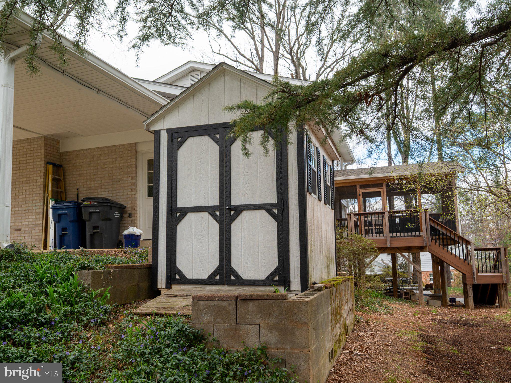 TALL OAKS - Residential