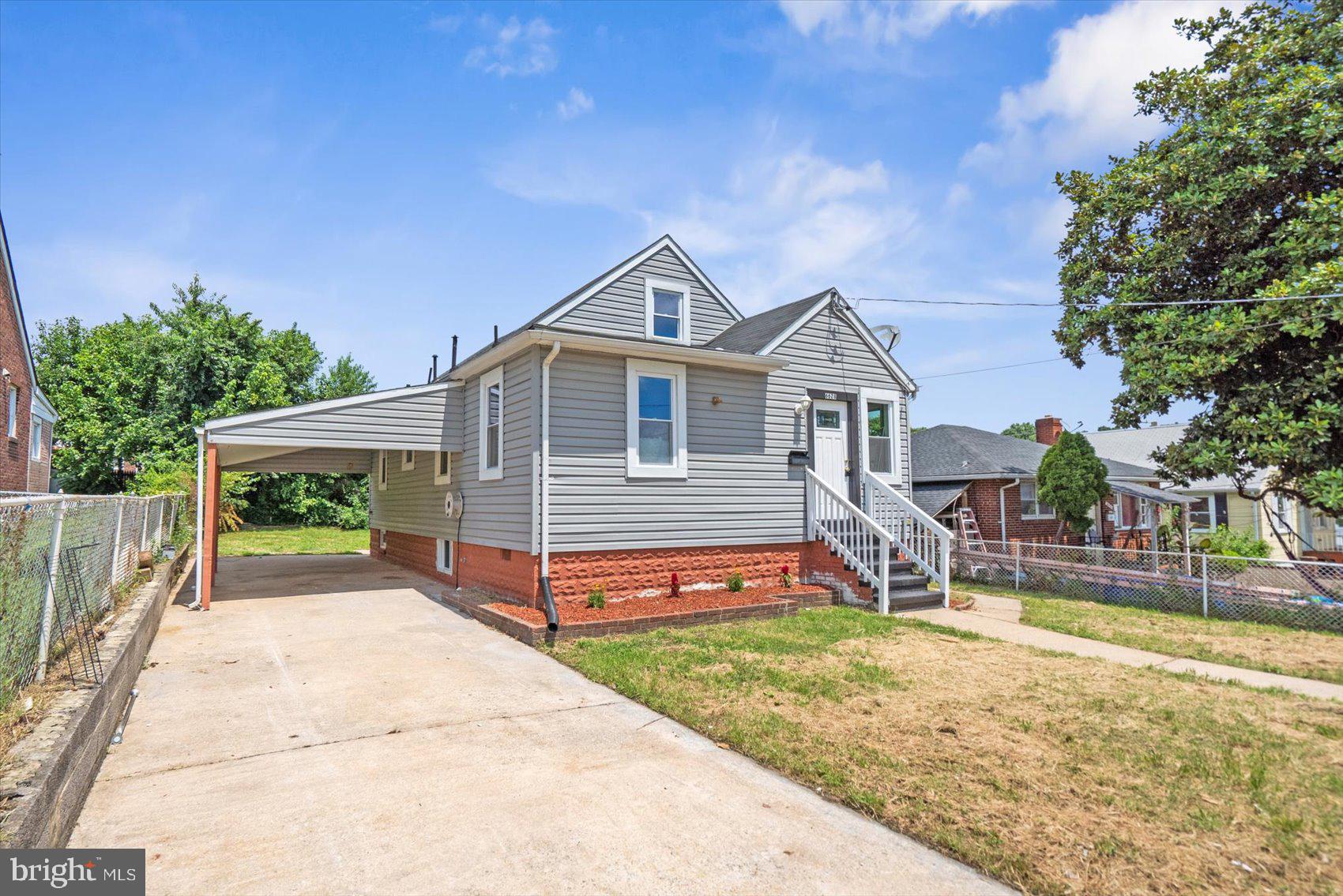 This updated single-family home offers 3 finished levels, 4 bedrooms, and 3 full bathrooms. The main level features an open layout with a bright living area and an updated kitchen that walks out to a deck and spacious backyard—perfect for relaxing or entertaining.
You’ll love the location—just 5 minutes from Merritt Blvd, a bustling commercial area with shops, restaurants, supermarkets, and gyms, and only 2 minutes from the 295 highway for an easy commute. The home also includes a carport and a finished lower level for extra space. Don’t miss this one!