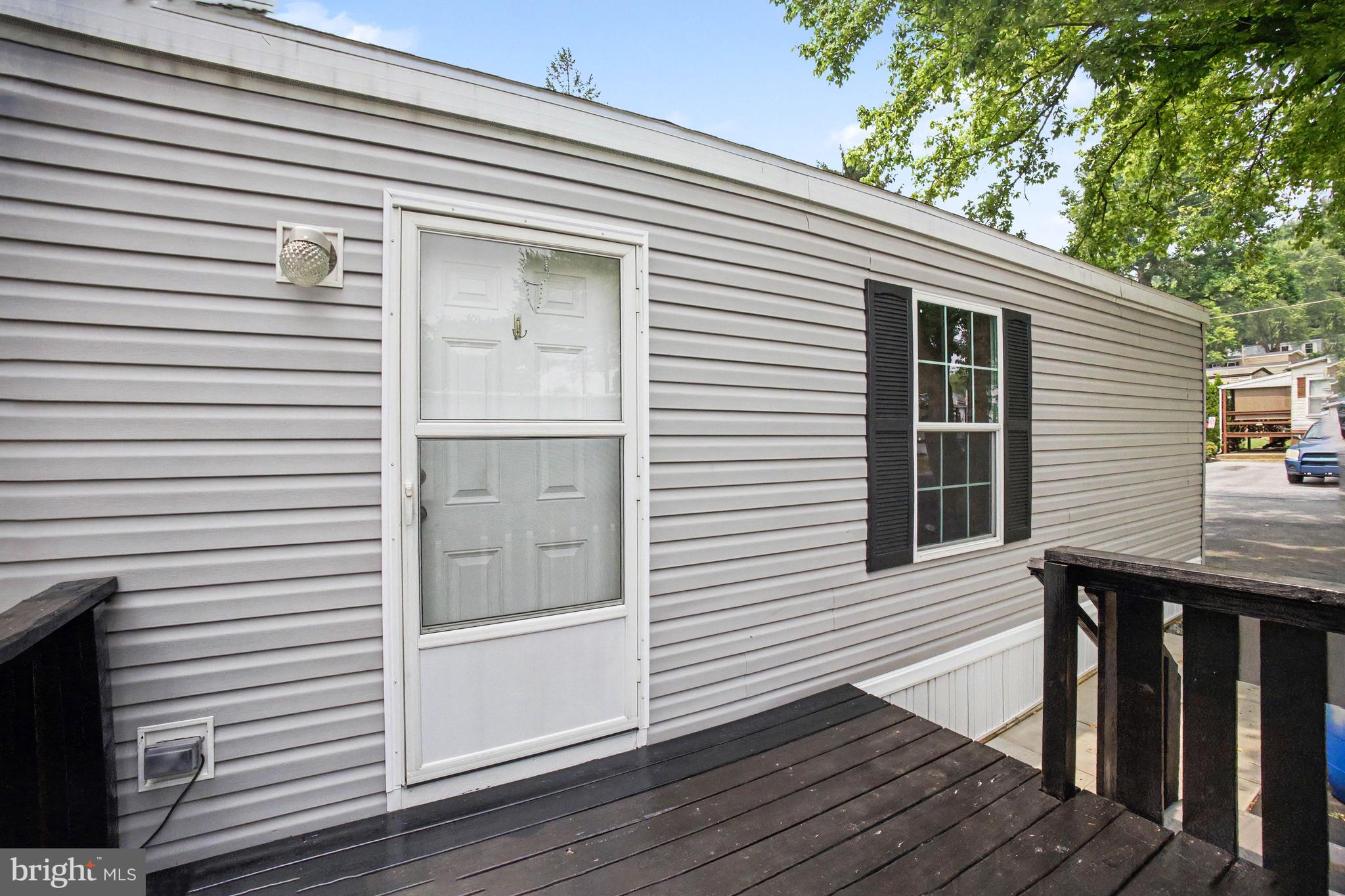 17 LEBANON VALLEY CT
