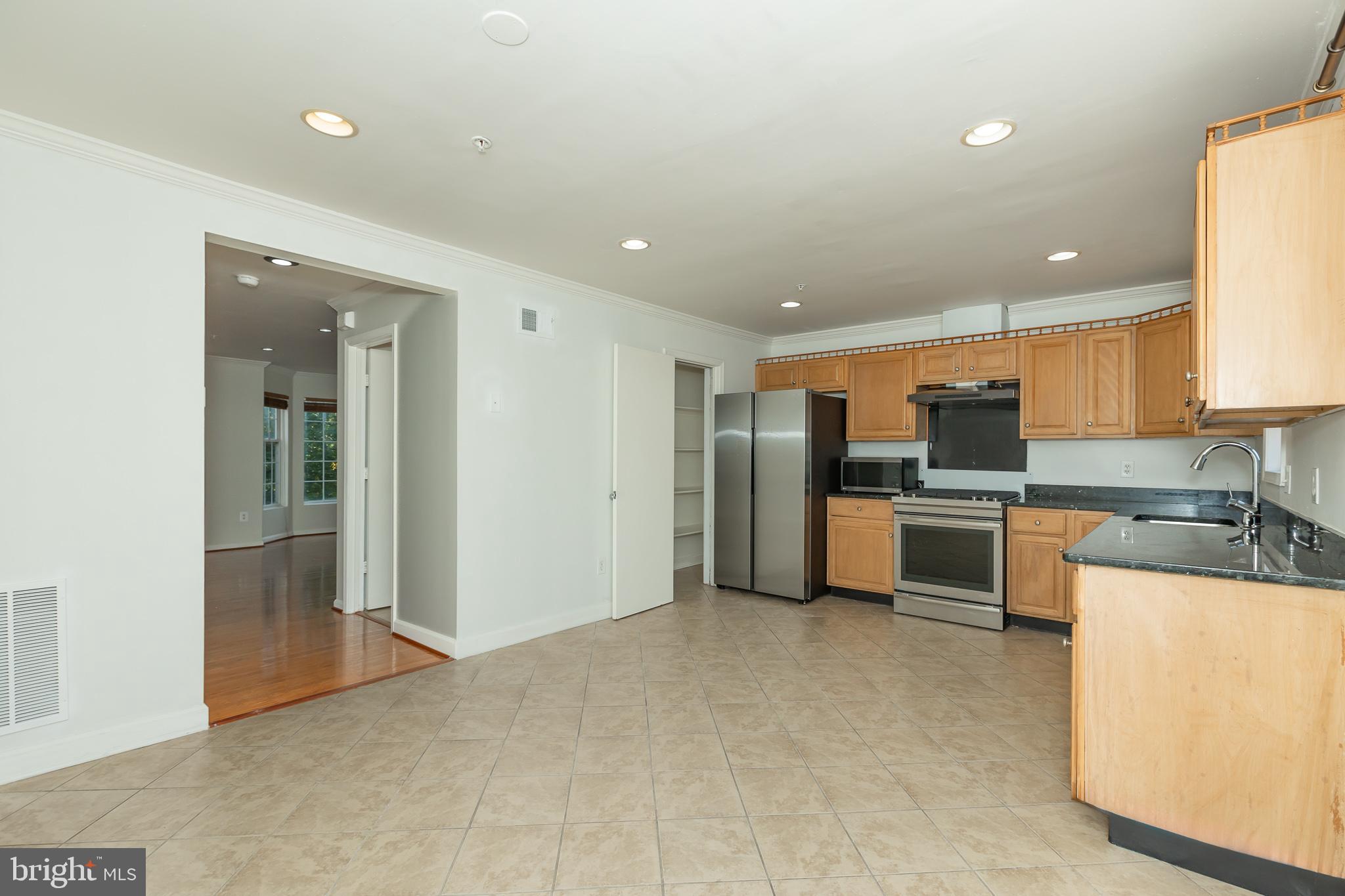 WILLOWS OF POTOMAC - Residential Lease