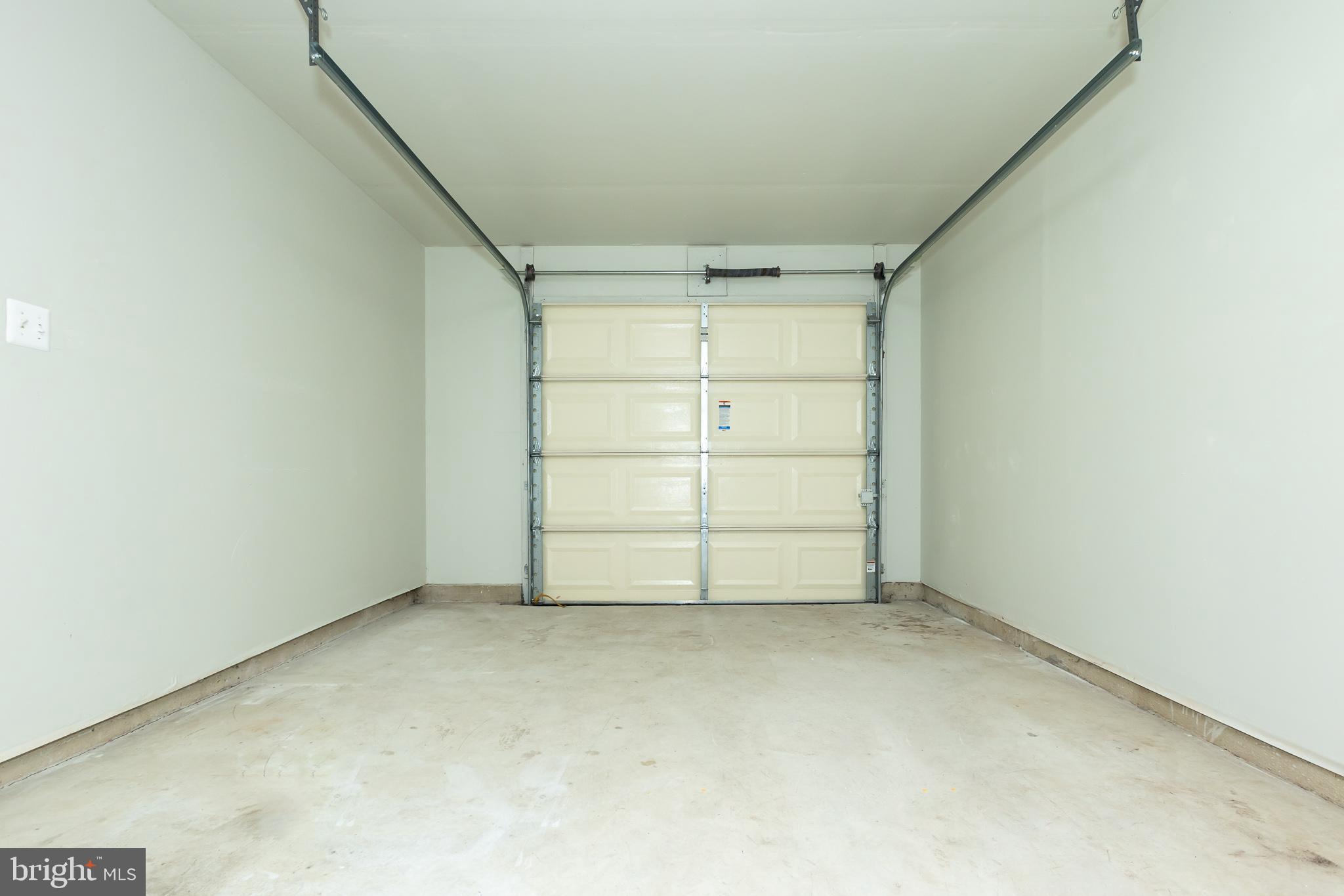 WILLOWS OF POTOMAC - Residential Lease