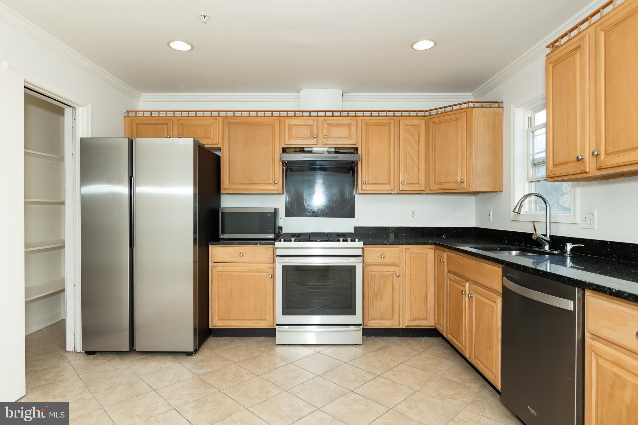 WILLOWS OF POTOMAC - Residential Lease