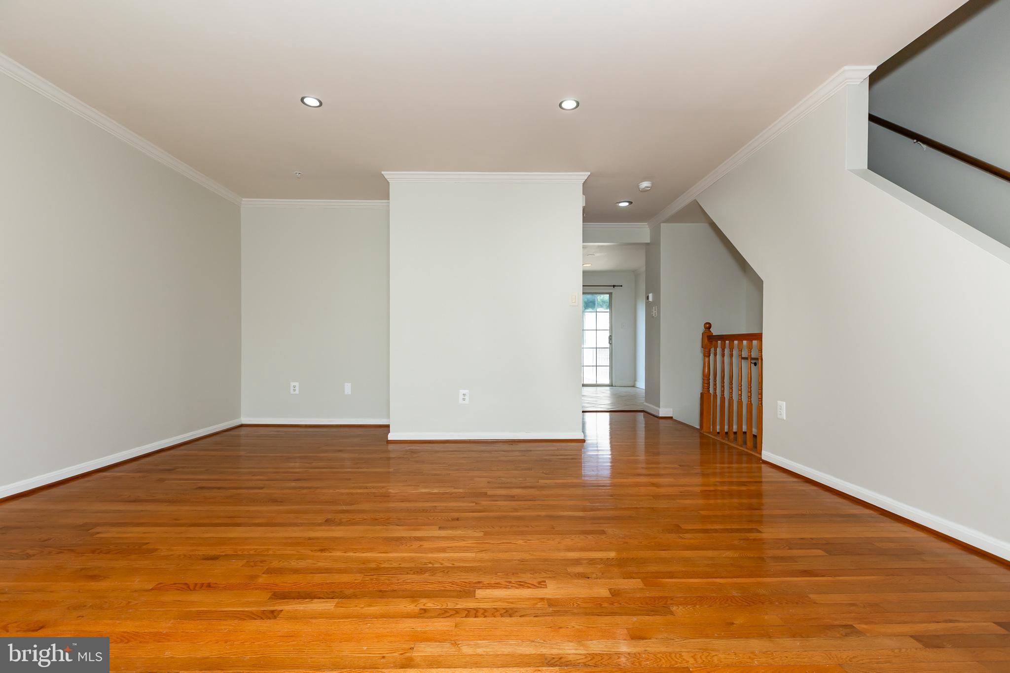 WILLOWS OF POTOMAC - Residential Lease