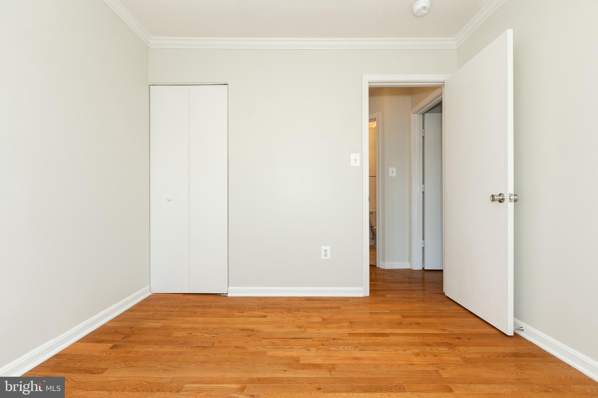 WILLOWS OF POTOMAC - Residential Lease