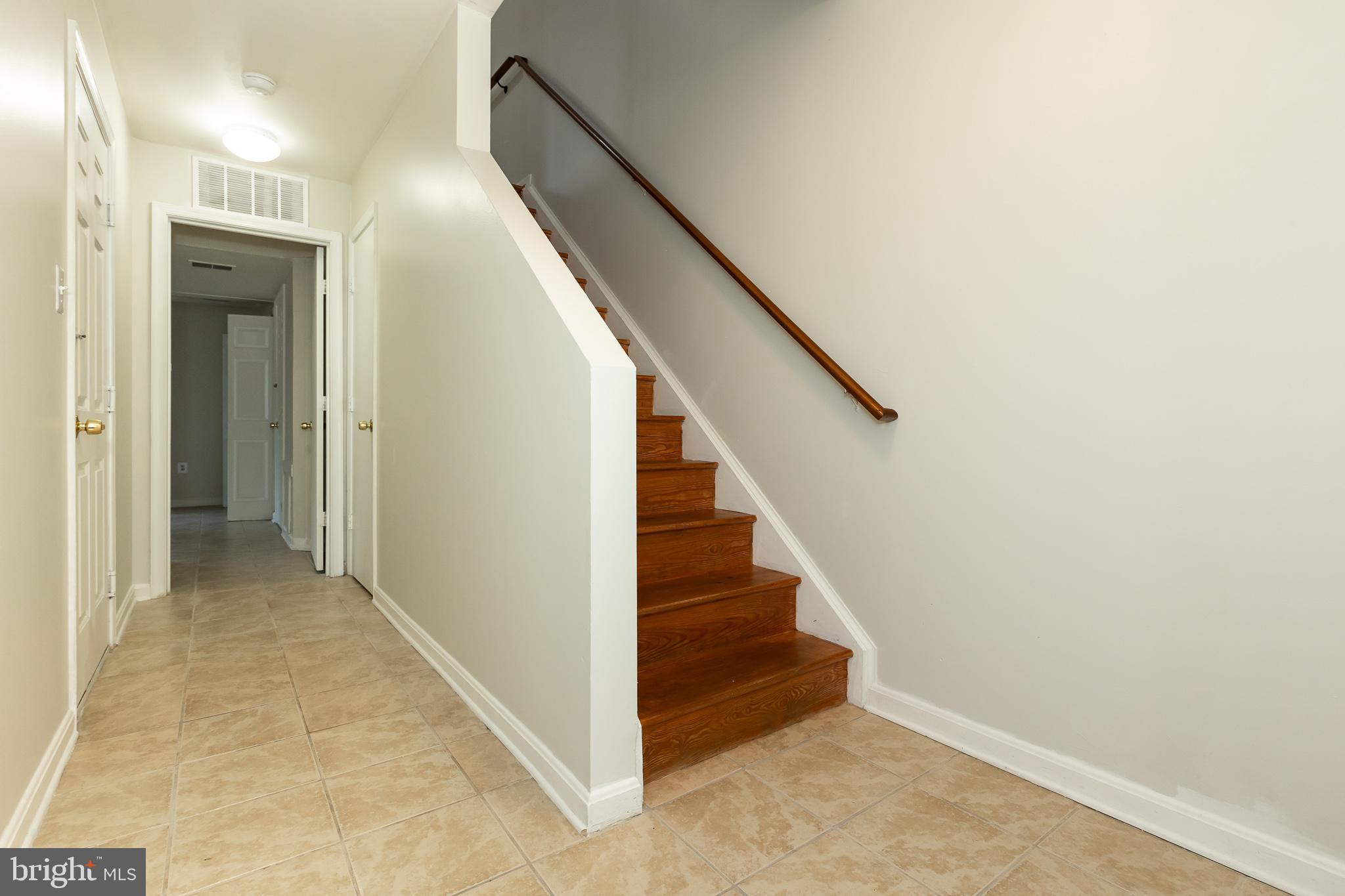 WILLOWS OF POTOMAC - Residential Lease