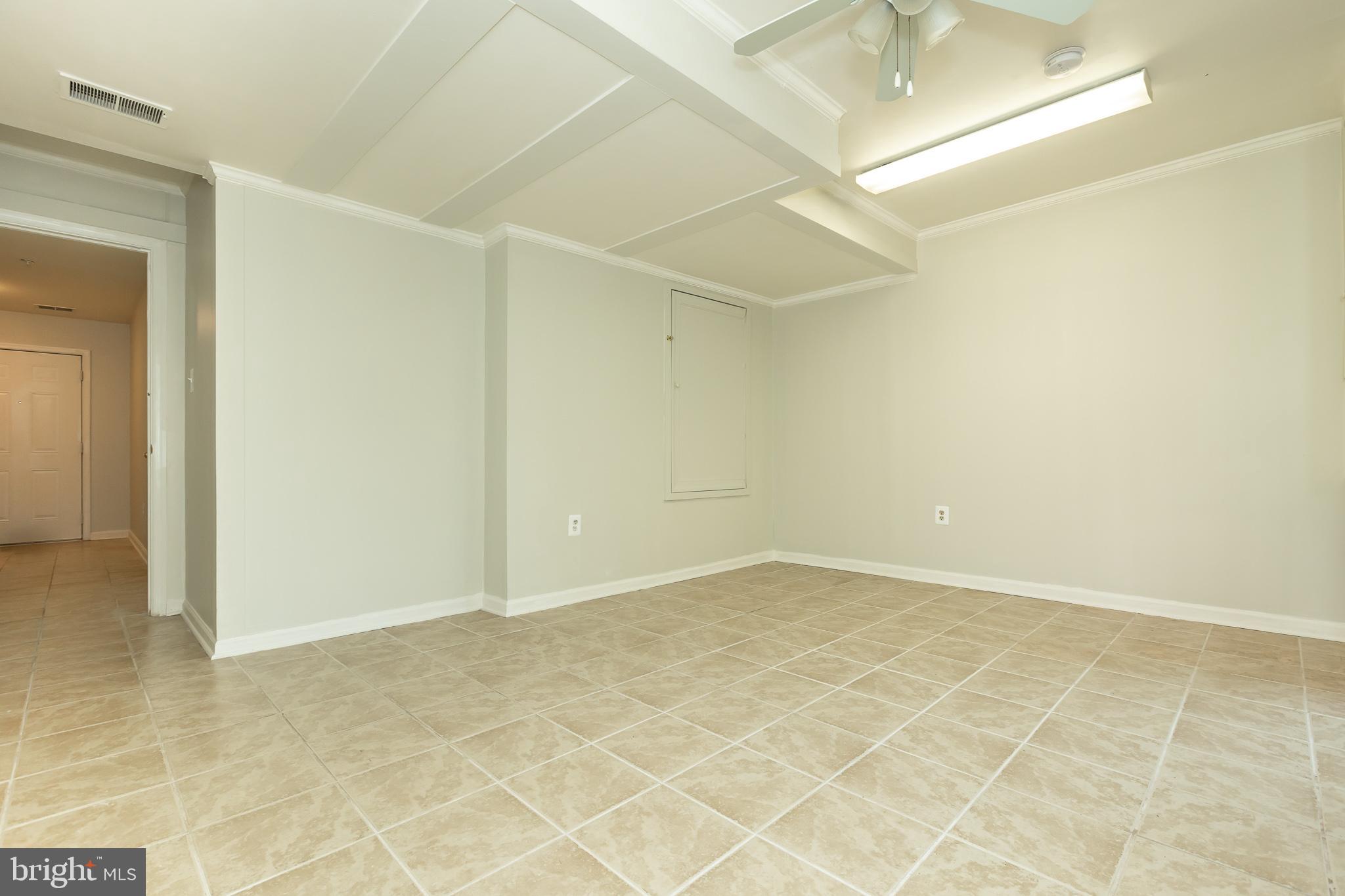 WILLOWS OF POTOMAC - Residential Lease