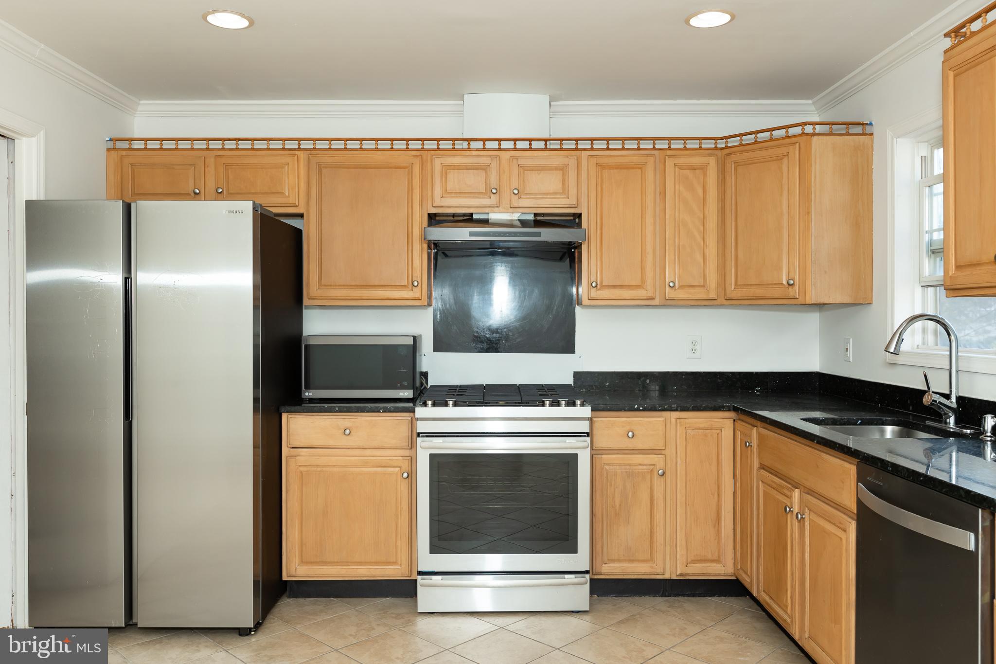 WILLOWS OF POTOMAC - Residential Lease