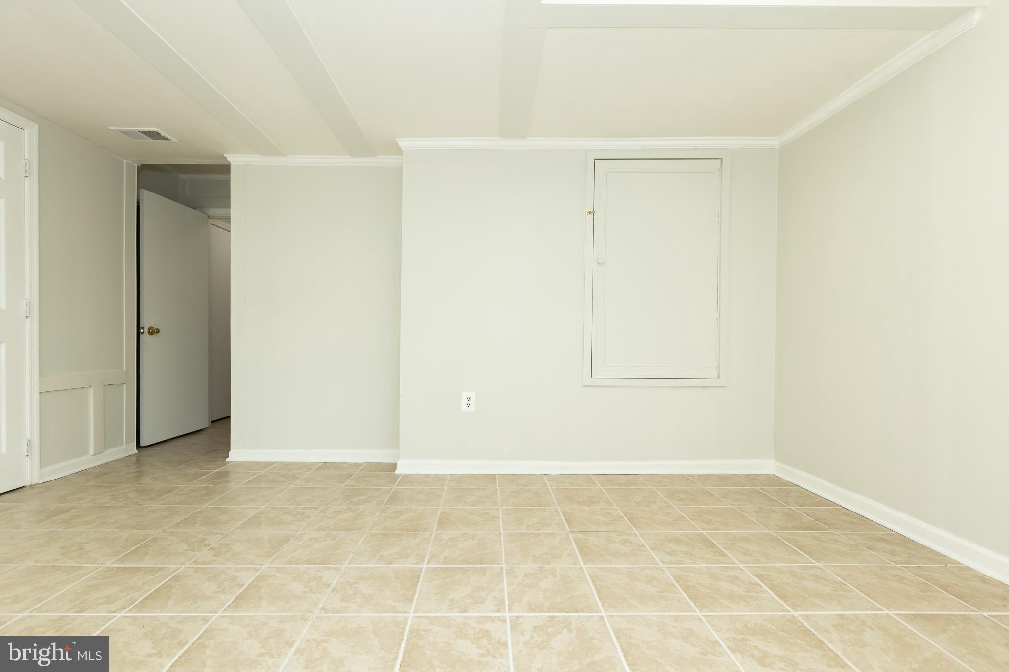 WILLOWS OF POTOMAC - Residential Lease