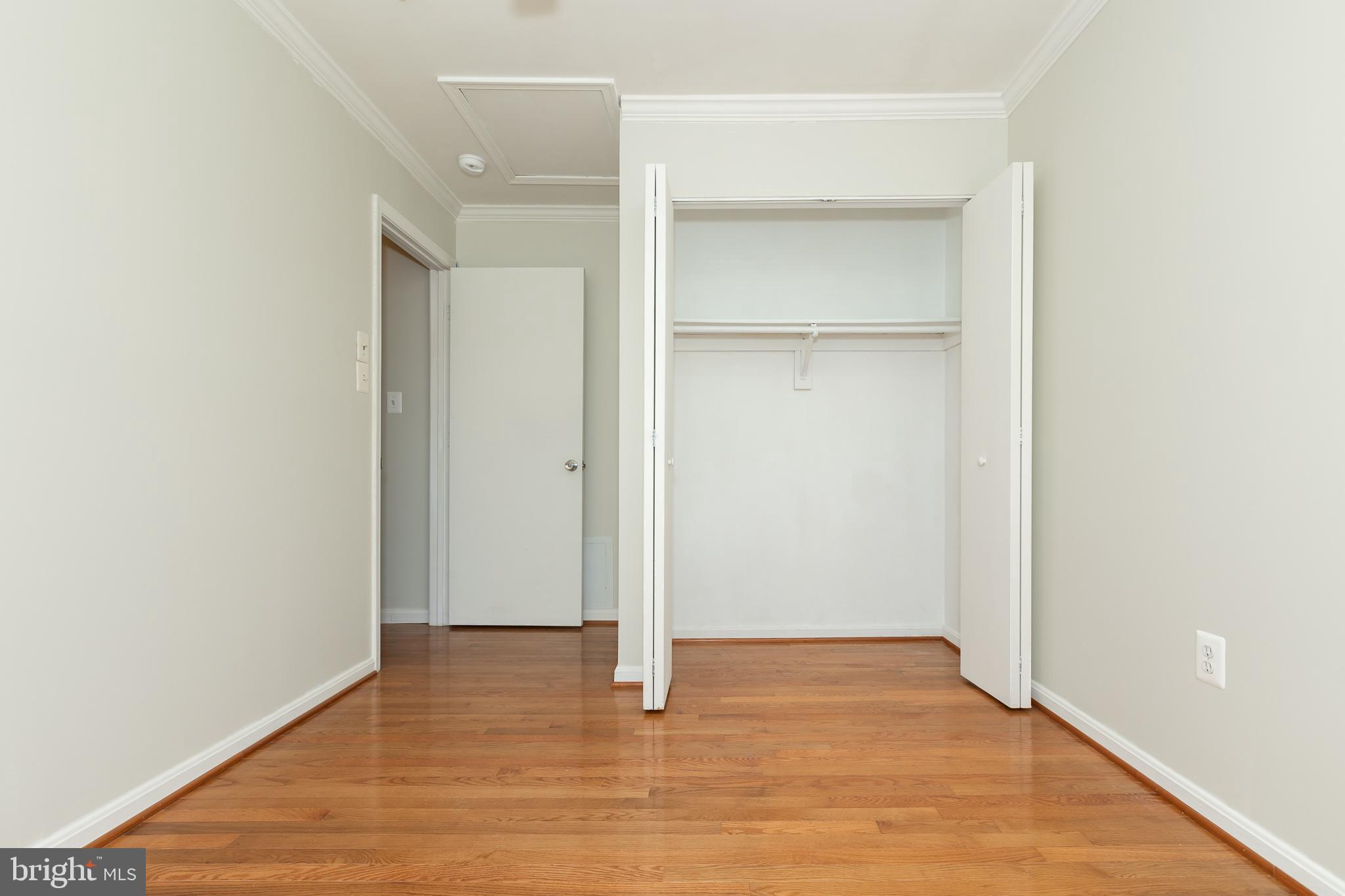 WILLOWS OF POTOMAC - Residential Lease