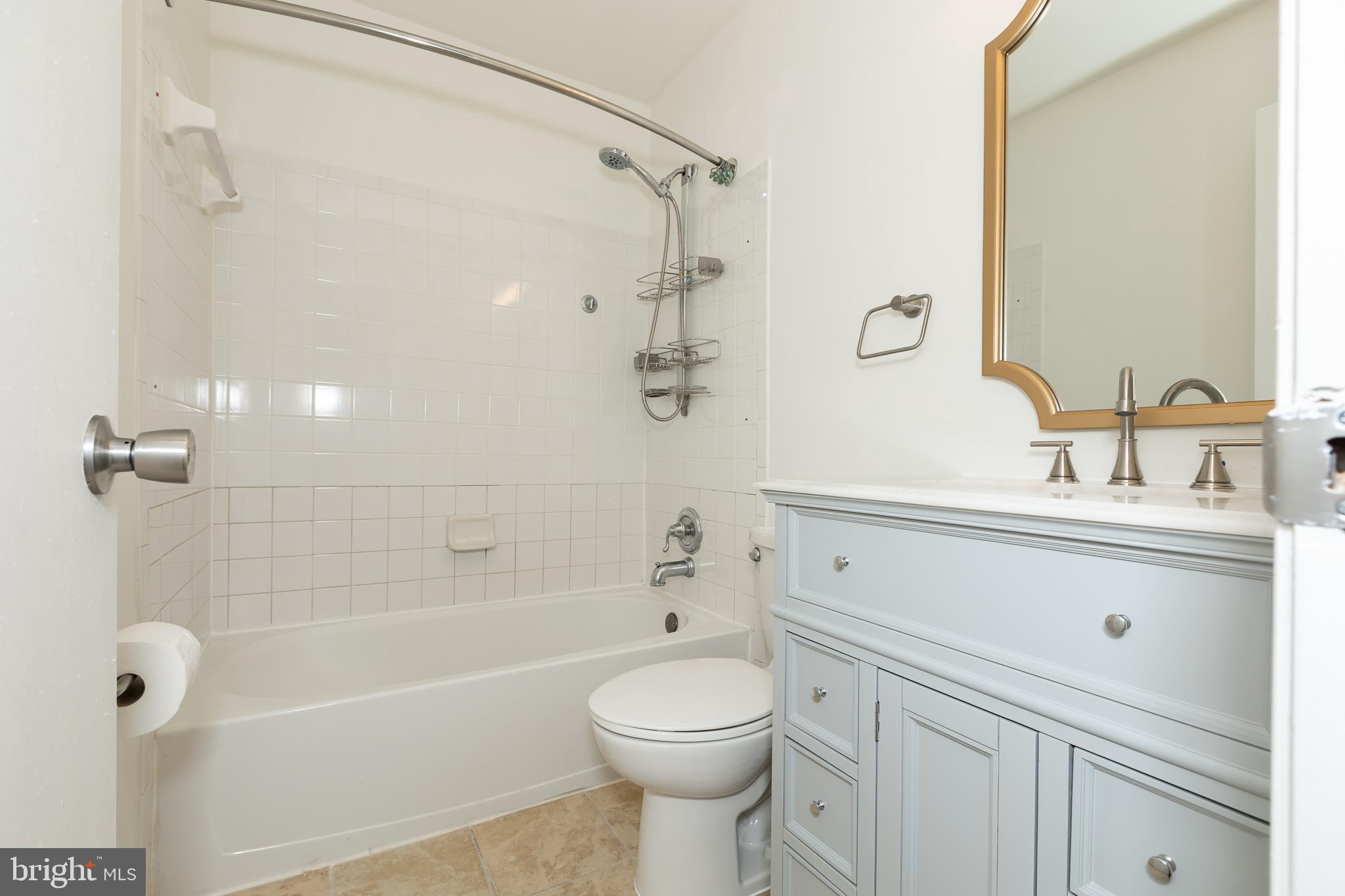 WILLOWS OF POTOMAC - Residential Lease