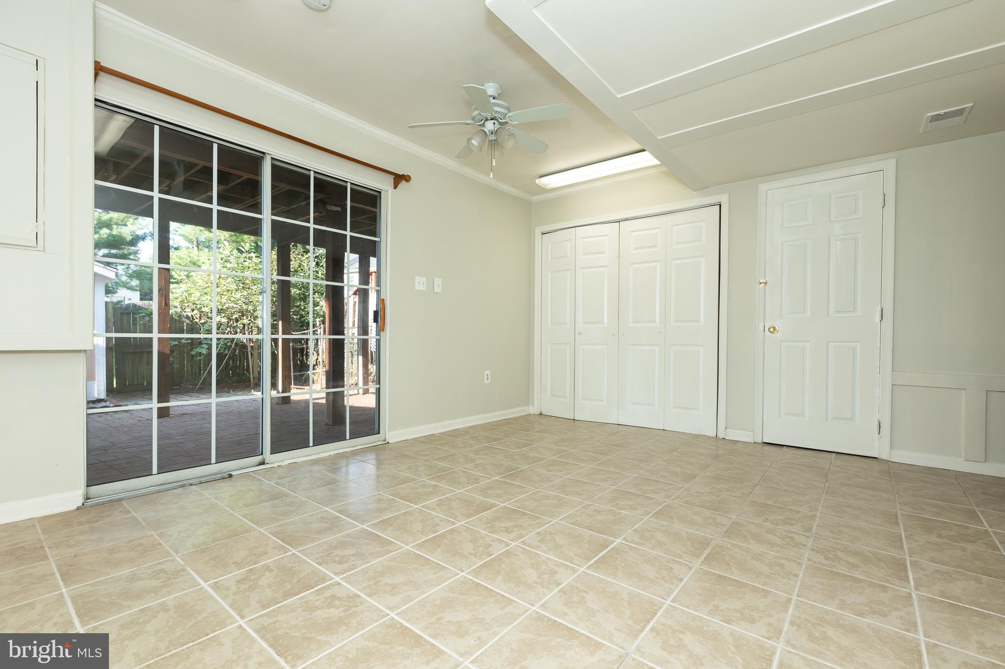 WILLOWS OF POTOMAC - Residential Lease